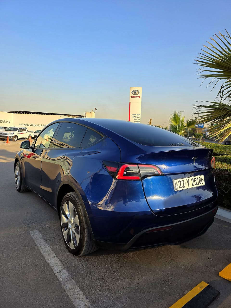 🚘: تسلا موديل Y لونج رينج (Tesla Model Y Long Range AWD)
🌟 الفئة: (دبل ماطور - دفع رباعي)
📅 الموديل: 2024
🛣️ الممشى: 20,000 ميل
🔢 رقم الشاصي: [7SAYGDEE3RA268033]
​⚙️ أبرز المواصفات والتقنيات:
​الاتصال والتحديثات: السيارة أونلاين ومحدثة على أحدث إصدار .
​الأداء: منظومة دبل ماطور (Dual Motor) مع نظام دفع رباعي (AWD) لتسارع وقوة ممتازة مع مدى قيادة طويل (Long Range).
​المقصورة: فخامة مطلقة باللون الأبيض الملكي (White Interior) مع مقاعد جلد ممتازة.
​الخارجية: لون أزرق جويتي (Deep Blue Metallic) 
​التكنولوجيا: الشاشة الرئيسية الكبيرة المتكاملة للتحكم بجميع خصائص السيارة، أنظمة الأوتوبايلوت (Autopilot).
​الرقم: رقم أربيل (جاهزة للتحويل).
​✅ حالة السيارة والضرر:
​الضرر: بسيط جداً (قطعتين صبغ فقط: جاملغ خلفي عكس السائق + بباب الصندوق).
​الأيرباك: سليم 100% (بدون أيرباك - مكفول بشرط الفحص).
​السيارة مكفولة ومفحوصة بالكامل: (، باتري، ماطور، وأنظمة البرمجة ممتازة وجاهزة للاستخدام).
​💰 السعر: [217$]
📍 الموقع: بغداد / الأعظمية
📞 للتواصل والاستفسار (اتصال أو واتساب): ***********
