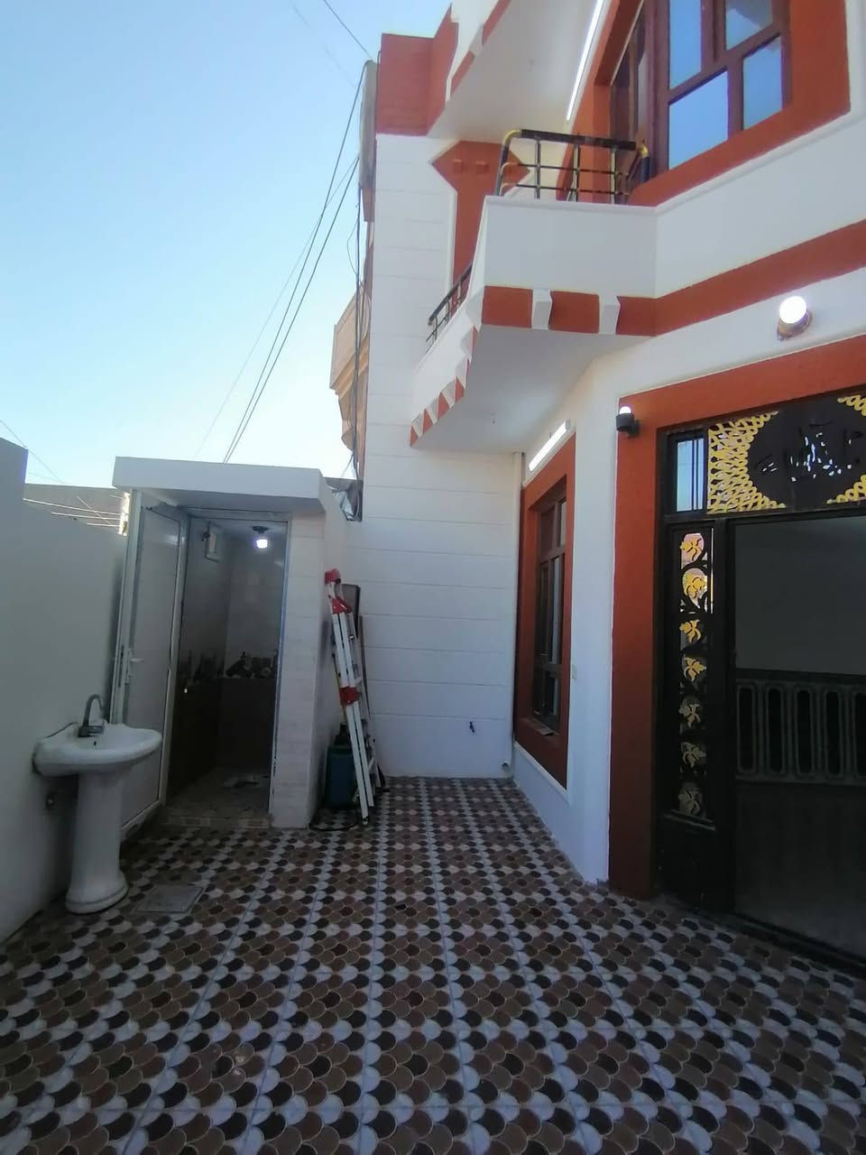 دار للبيع مساحته 150
7ونص والنزال 20
القادسية شارع الدفاع المدني
قرب شارع الحولي السايدين وخلف التجاري للشارع الدفاع المدني
كامل خدمات قرب الأسواق والمدارس 
شارع تبليط. 
الدار طابقين أربع غرف نوم
للاستفسار الاتصال
***********
