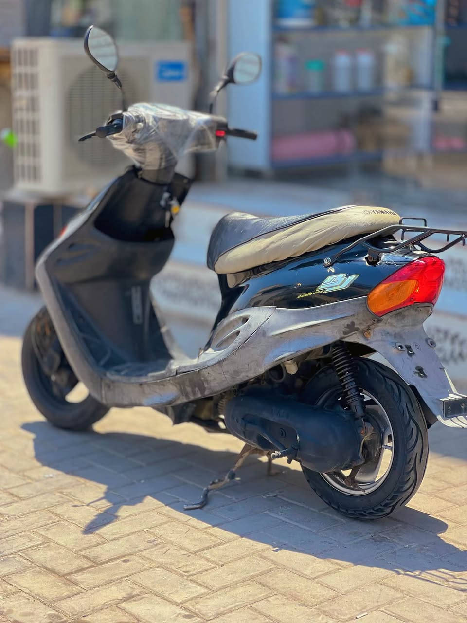 دراجة تسعة جديدة بكل معنة الكلمة ما مفتوحة مال وكيل استعمال جداً قليل كاملة من كلشي  ملحة سلف   هندر اشاير لايتات عالي ناصي هورن بس  بريك  ورة قفال ستيرن وصندوك دبلات 100% كفراتهة كلهة بلاد والكابريتة هم بلاد دراجة ما ملعوب بيهة نهائين وما مستخدمة اخذتهة قبل 4 أشهر وكيل وما طلعت بيهة صارت علي بستمية هسة اريد ابيعهة ما محتاجهة سعرها 250 بلاش نهايتهة قفل ما بيها مجال يعجبك سعر تصل ما عجبك عوفهة موجود واتساب وتصال *********** 
‏مكاني بصرة جزائر
