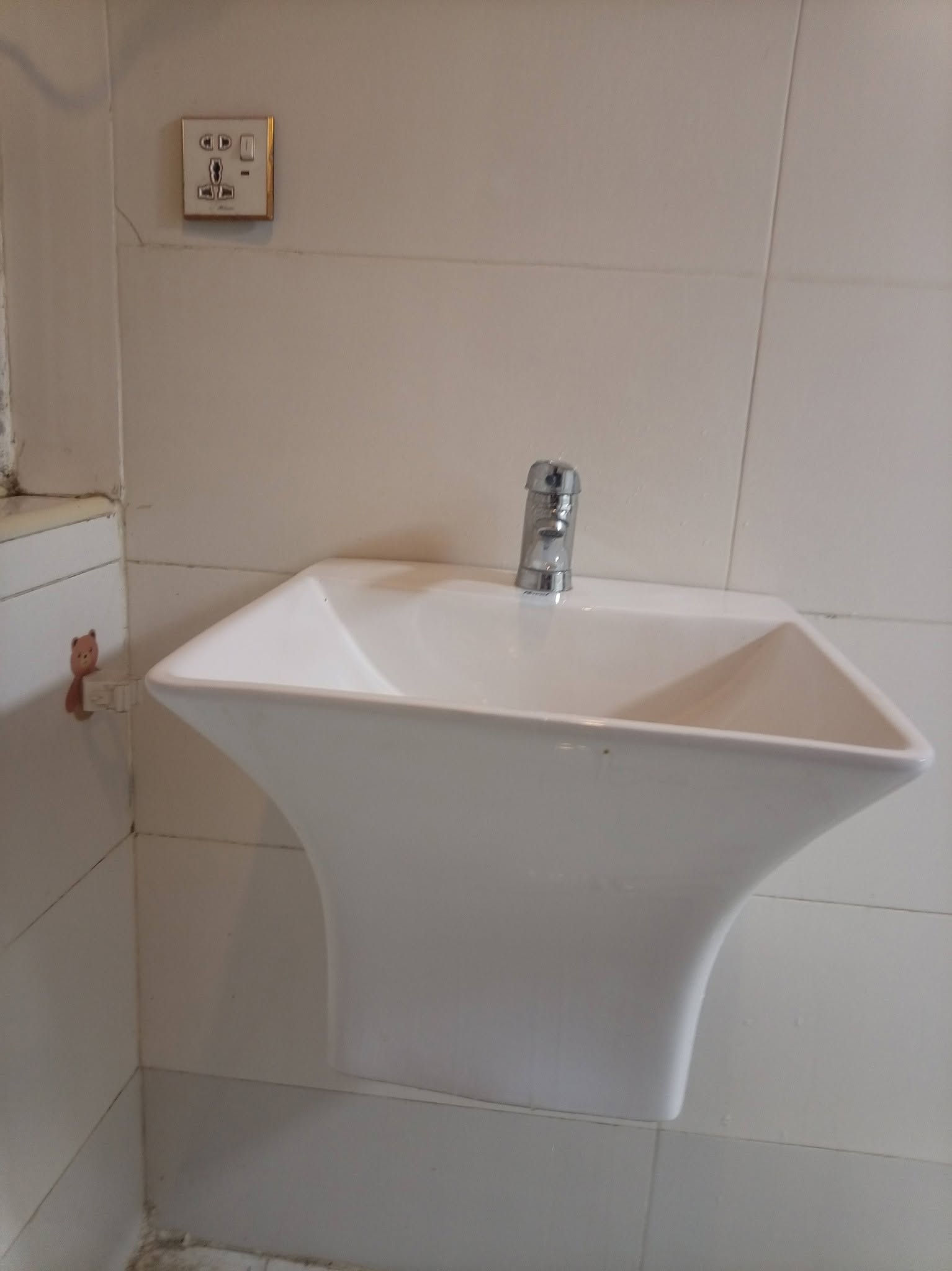 بلوفة شارع عشرين • ٥٠م • طابق ونص