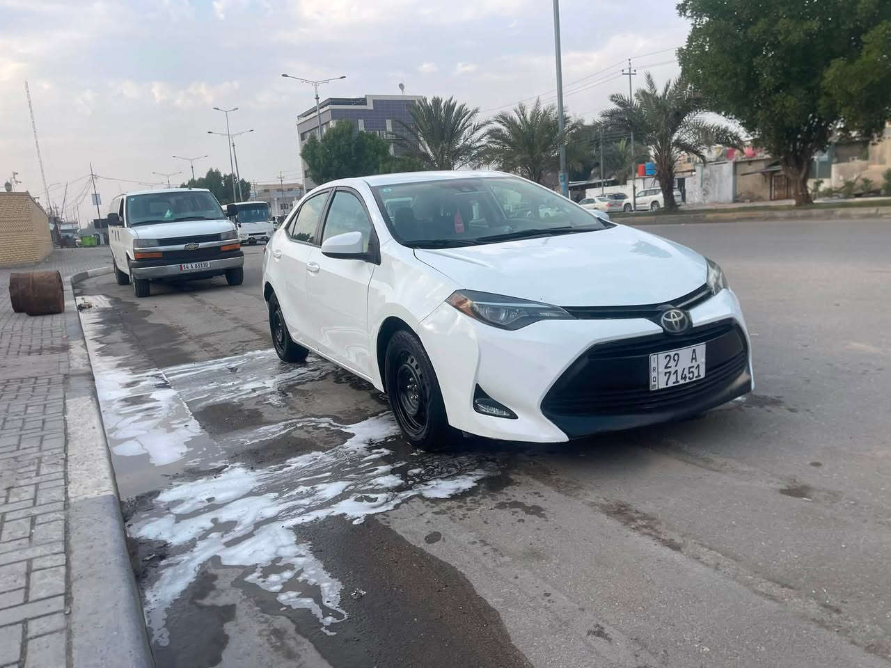 السلام عليك
للبيع كورلا وارد امريكي 

موديل 2018 
بيه قطعين صبغ جاملغ وباب جهت السايق 

رقم واسط  سنوية ل 30 

ماشيه 223 

مواصفات نص فول  

شاشة 

كاميرا 

مانع انزلاق 

جاهزة السيارة من كير مكينه تبريد حداد. 

السعر / 125  

مكانها البصره 
رقمي ***********. الشراي يتصل
