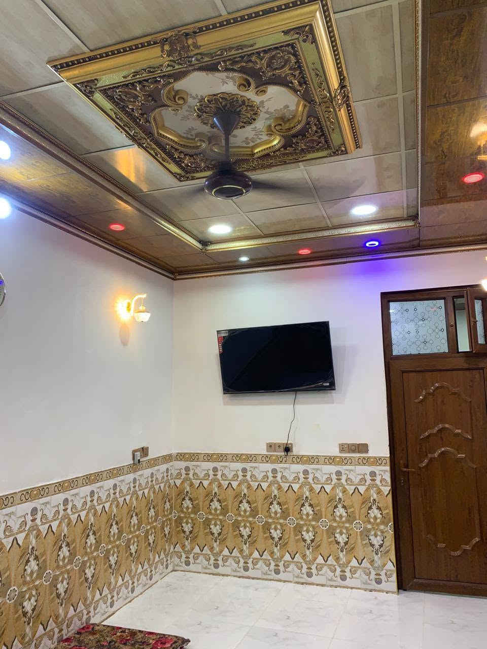 م/( فرصه عقاريه) الدار للبيع بناء حديث مساحة 100 متر طابو ملك صرف قرب جامع صهيب الرومي كما موضح في الخريطة ثاني بيت بصف الركن قرب حديقه ((واجه 6 ونص نزال 15)) مصمم تحت إشراف هندسي اجود انواع المواد من كل اصنافها؛ يتكون البيت من طابقين كامل مع النواحي ((السعر 85)) وقابل للتفاوض للاستفسار الاتصال على الرقم *********** مكلف في النشر
