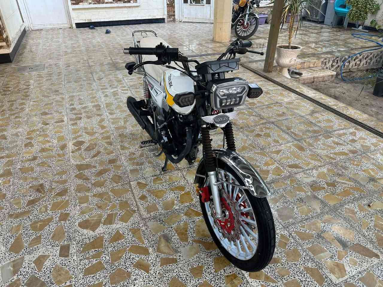 سلام عليكم دراجه للبيع موديل ٢٠٢٦ (مكينه٢٥٠سيسي)) دبل دسك دراجه حلوه وجديده سعر ١٢٠٠وبها مجال مكاني بغداد الشعب حي اور.   ***********
