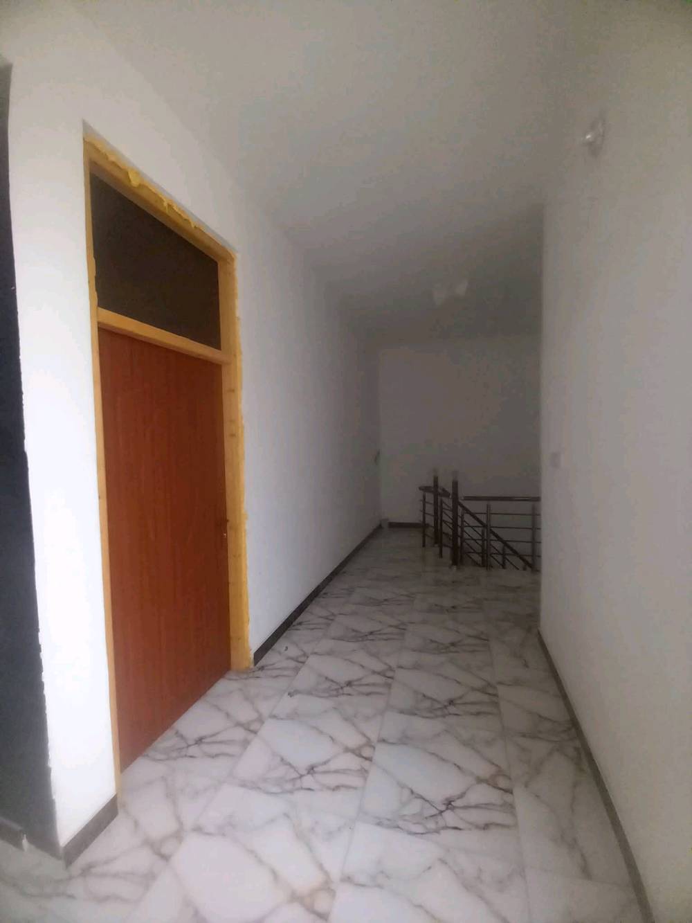 🏠 بيت للبيع – الزعفرانية

📐 المساحة: 100 متر مربع
🏢 طابقين

🔹 الطابق الأول:
• غرفة
• مطبخ
• استقبال
• هول
• صحيات

🔹 الطابق الثاني:
• غرفتين نوم
• هول
• صحيات
• مخزن

📜 السند: زراعي – سند 25
💰 السعر: 80 مليون

📍 العنوان: بغداد – الزعفرانية، نهاية شارع الكهرباء، شارع المختار الثقفي

📞 للاستفسار والاتصال:
***********
البيت شكد عمره تقريباً؟ وهل بيه أي ترميمات أو شغل سابق لازم ينذكر بالمواصفات؟: 
بناء 2023 نقصه فقط واجها
عدادات وخدمات الدار شلون وضعها هسه: كهرباء، مي، صرف صحي، وكلشي شغال لو لا؟: 
كامل من الماء والكهرباء والمجاري
العنوان دقيق أكثر وين بالضبط بالزعفرانية؟ وإذا تحب تضيف معلم قريب حتى يسهل على الزبون يوصل.: 
نهايه شارع الكهرباء شارع المختار الثقفي الفرع السادس مجاور اسواق نمبر ون
السعر قابل للمفاوضة لو ثابت؟ وتفضل البيع كاش لو أكو مجال للتقسيط/التسهيل؟: 
قابل للتفاوض 