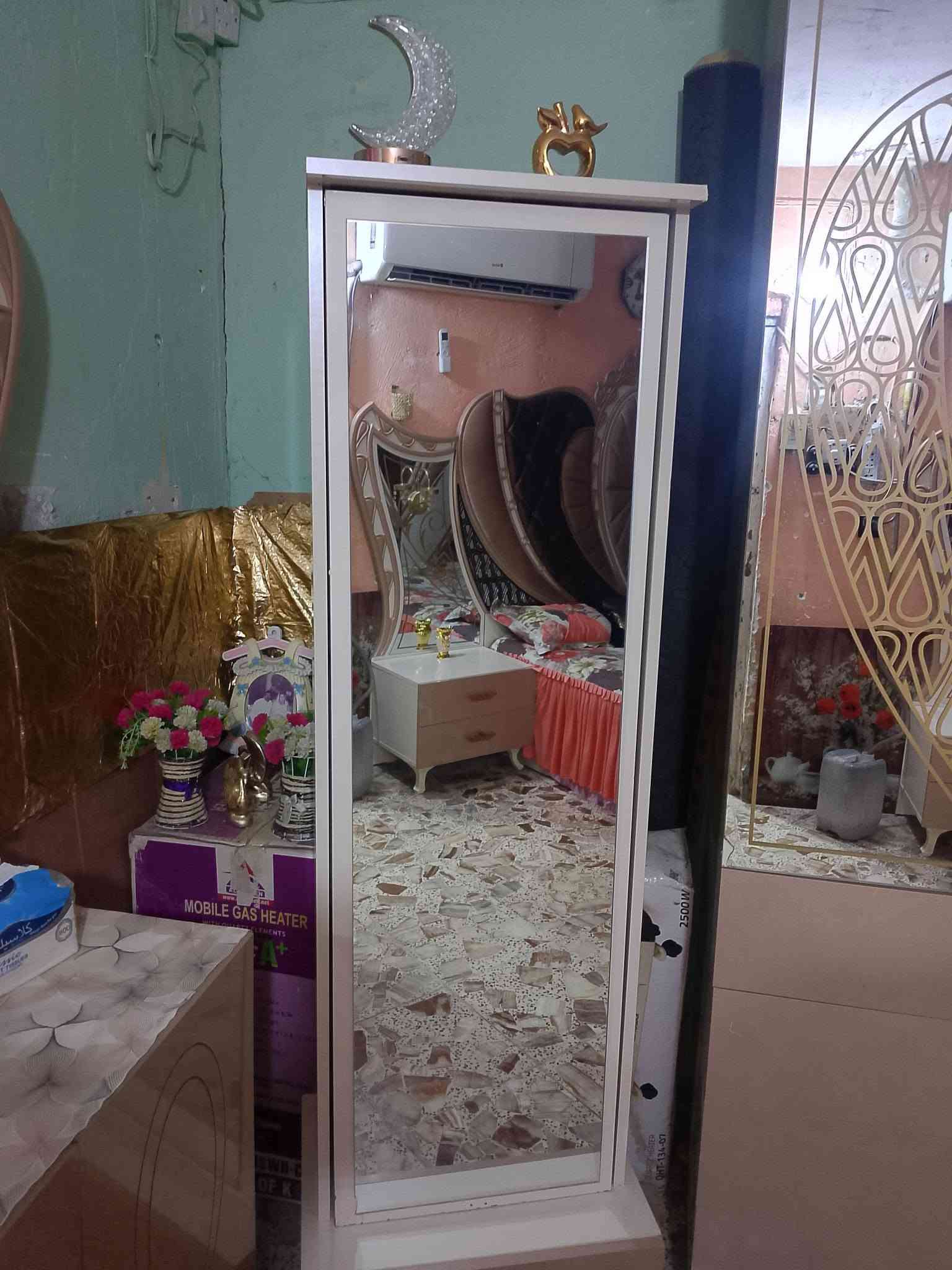 السلام عليكم غرفه نوم للبيع النظافة 95بل 100السعر600وبي مجال الكمان الديوانيه الستفسار خاص لو على هاذه الرقم  ‏‪***********‬‏
