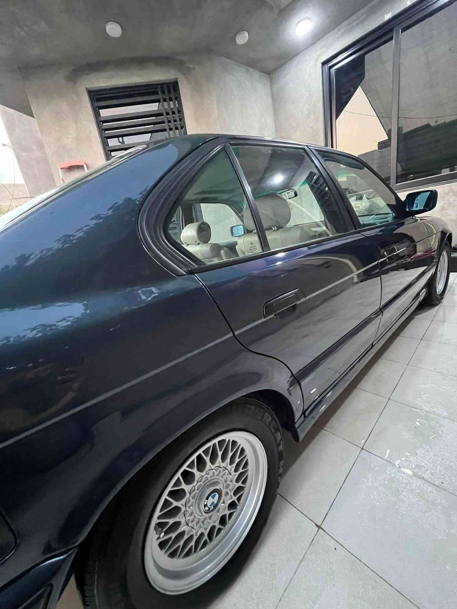السلام عليكم 
اصل وفصل 
BMW525 
للبيع او مراوس  بجالنجر 2012
السياره جديده بكل معنى الكلمه ومصروف عليها هواي 
كير ومكينه  كفاله قبل شهرين شادهن 
تخم ضفيره جديد 
حداديه اماميه خلفيه وسطابكسلات جديد 
تخم تاير. وويل جديد 
غرفه جديده لون ابيض جديده 
صبغ جديد درجه اولى صارلها يومين تبولشت السياره 
منضومه تبريد ثلاجه 
منضومه مي جديده 
السياره متصرف عليها ولا دينار 
سلايت طكتين 
كشنات كهرباء
تجاوي كهرباء 
رقم بابل سنويه ٢٨ مداور ثاني يوم 
السعر ١٠٠ وبيها مجال 
مكاني بابل حله 
مامتواحد عل فيس اقره المنشور وخابرني 
***********
