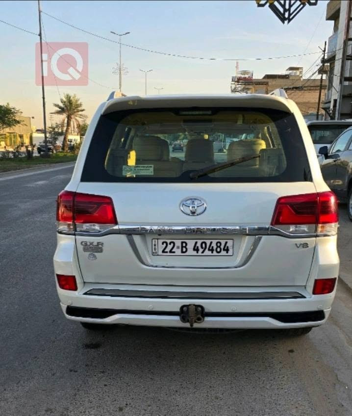 لاند كروز بريم ٢٠١٦
السلام عليكم 
محرك ٤٦٠٠ // سلندر ٨ المرغوب
مفوولة موصفات 
فتحة سقف
شاحن لاسلكي
حساسات امامي خلفي ناطق 
شاشة كبيرة 
كامره 
بصمة ابواب وصندوق 
دخول ذكي 
تشغيل عن بعد 
ثلاجة 
مشغل اقراص DVD (شاشة وسطية) 
مكفولة من اي عطل وبدون قطرة صبغ 
ملاحظة: بيها PDR على كد شبر بالجاملغ الامامي 
مكانها كربلاء 
للاستفسار 
***********

نص مكتوب في الصور:
- iQ