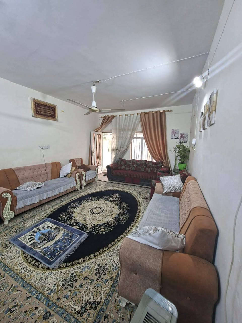 مشتمل البيع حي الضباط الأولى فرع ٦متر المساحه ١٤٠م غرفتين وصاله ومطبخ ستقبال كراج مجموعة صحيات طابق واحد البيت نضيف وعالي من الشارع سند بدون تحفظ بسم ابو العقار السعر ٦٨مليون للستفسار اتصل***********
