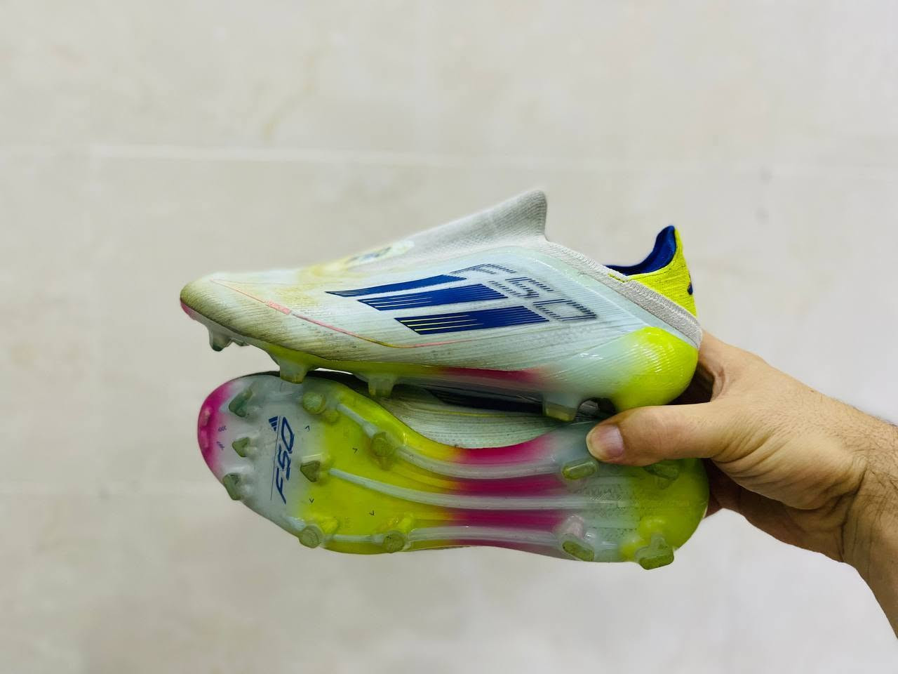 Adidas F50
باله أوروبي 
درجة أولي 
مخيط داخلي 
وزن خفيف 
قياس 40.5
توصيل موجود 
مكاني: السليمانية/كلار 
رقم او واتس اب:***********
