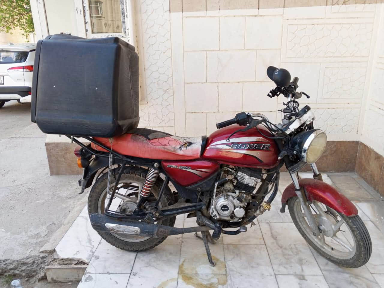 سلام عليكم
بوكسر 4 كير مكينه مفتوحه مجفته تجفيت وكاله 
أوراق كامله دراجه شغل وطلع وين متريد 

بيه نقوصات بصيطه 
مكاني بغداد يرموك 
سعر ٧٠٠ وبيه مجال 
رقمي ***********
