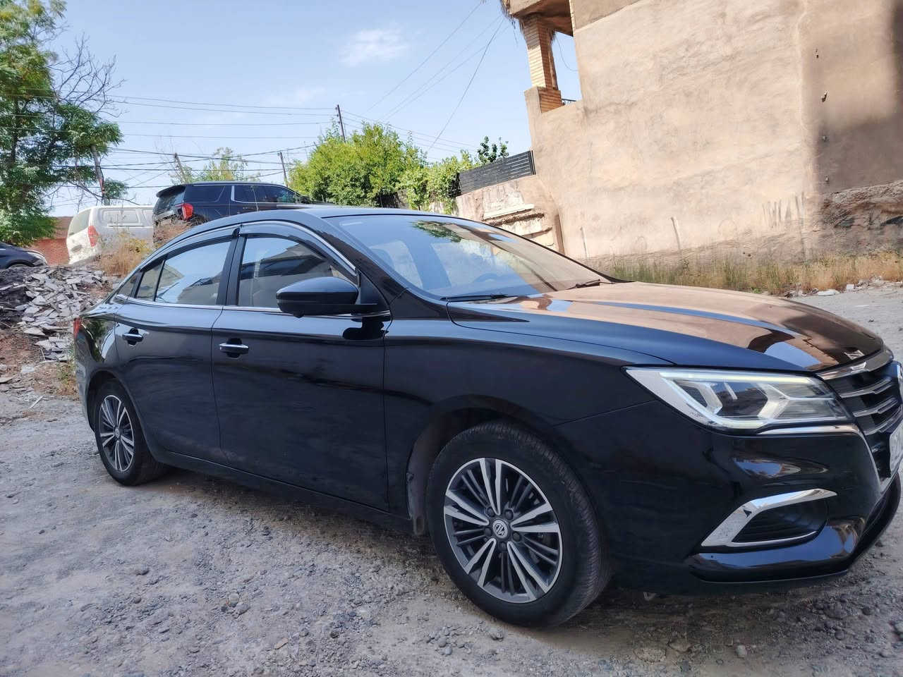 Mg 5 luxury 2023
فول مواسەفات

بەسمە 
سڵاید
کوشن جڵد
کوشن هیتەر
کوشن کارەبا 
شاشە
چوار  کامێرە 360 پلە 
ئۆتۆ هۆڵد 
کامل تەحەکماتی سەر سوکان
ناو زەرد 
ویل کرۆم بیلاد 
لیدی دواوە و پێشەوە
کامل جوانکاری بۆ کراوە 
باڵ و شەمسی جامەکان 
هەموو جامەکانی لەزگەی دژە خۆر کراوە 
بەرمەجەی دیلکۆ کراوە 
سەیارەکە لە سفریەوە لای خۆمانە ماڵی دۆستە
سەیارەکە 60 هەزار ڕۆشتووە
ڕۆن و هایدرۆلیک و تایەی تازە گۆڕاوە بێ مەسروفاتە 

سەیارەکە بێ بۆیاخە
 تەنها دۆسەی لای سەکنی بۆیاخە

نرخی ١٠٤ گەڵاو معامەلەیەکی برایانە 
تکایە ئەگەر مشتەری نیت سەری خۆت مەیەشەنە 

 ***********

نص مكتوب في الصور:
- Enter text
