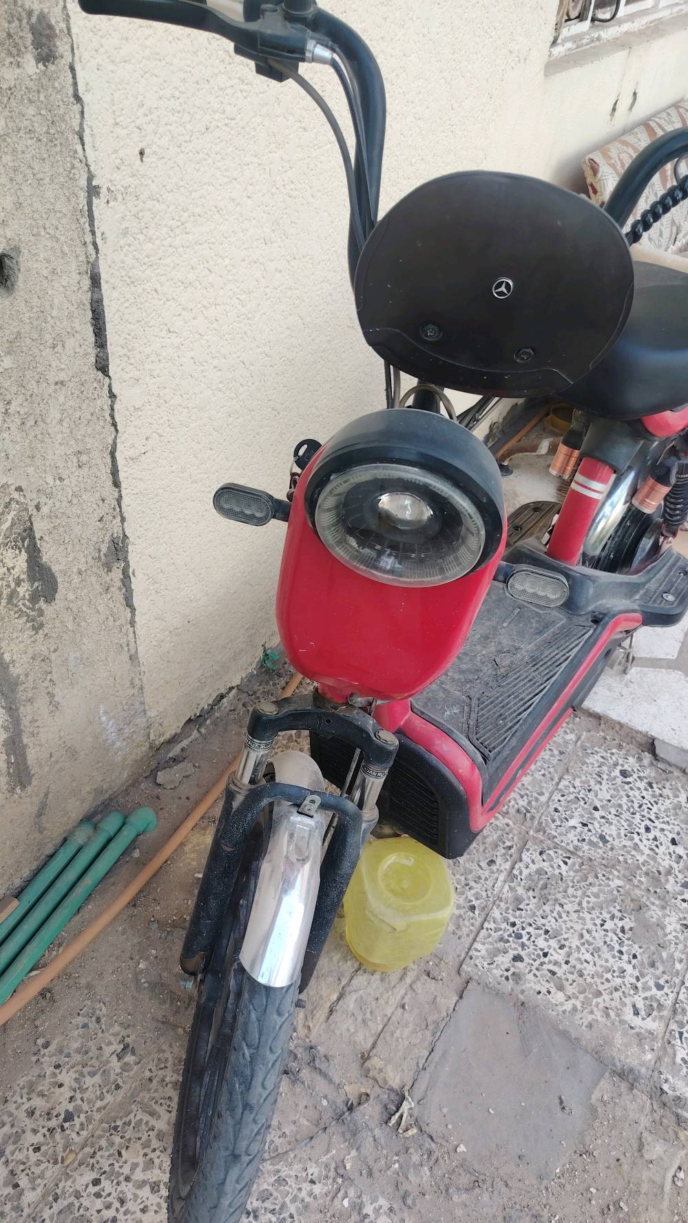 سلام عليكم دراجة شحن للبيع نظيفه ٢٧٥ وبيه مجال للطيبين تحتاج بس بطاريات
***********