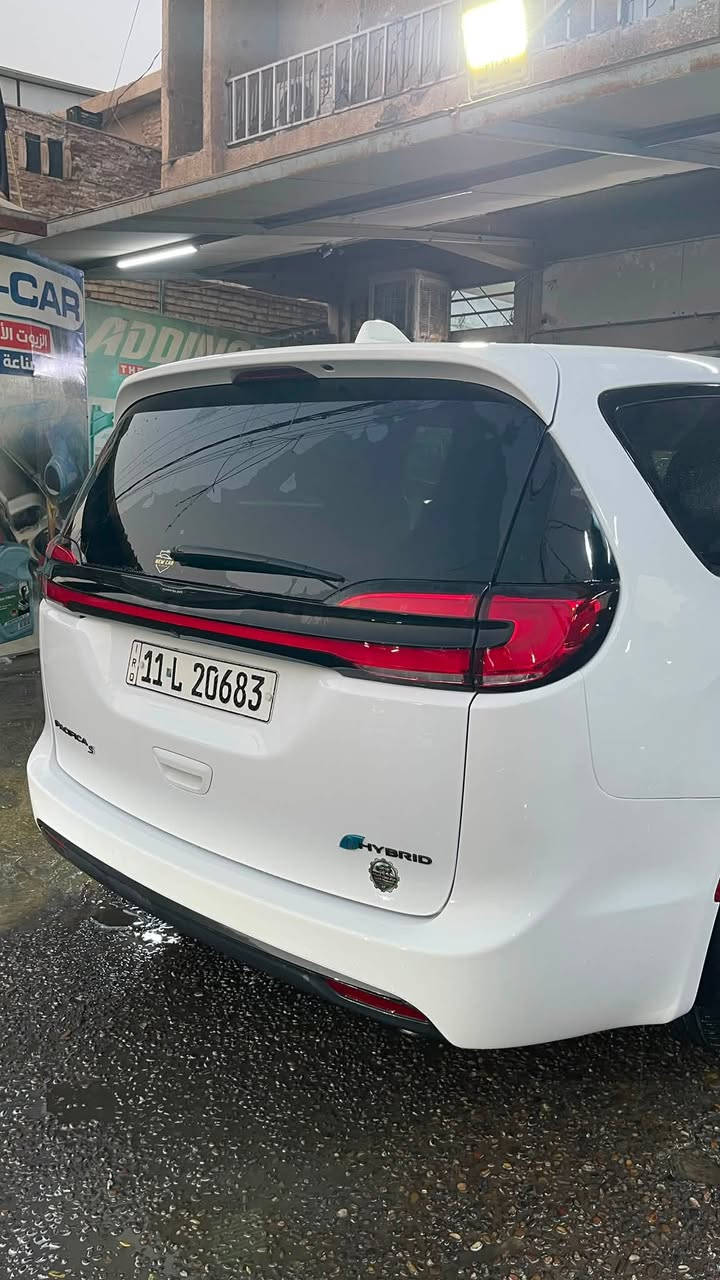 للبيع باسفيكا هايبرد 2022
وارد امريكي 
المحرك : 3.6L/6 سلندر
العداد : 97000K/M
اللون : ابيض لؤلؤي
المواصفات :
فئة S بلاك 
فول مواصفات عدا الفتحة، بصمة، تشغيل عن بعد, ابواب جانبية وخلفية كهرباء، كاميرا دوارة ، شاشة كبيرة، رادار، تبريد 3 قطع، كراسي جلد كهرباء، داخل كلة اسود تحكم ستيرن كامل، ويل كب، فئة S وبعد بيها هواي مواصفات.
حالة السيارة :
سيارة مال بيت ونظافة 98% حادثها جاملغ جهة السايق وهنا بالعراق طخات جدا بسيطة متتعدة الشبر بجاملغ الايمن والخلفي الايمن والهلال الخلفي الايسر صور الحادث والطحات عالوتساب  
مكفولة من الغرق عندي سونار حديث للتوضيح سيارة جاهزة من كلشي ومابيها اي نقص
السعر : 238 ورقة وبيها مجال بسيط للشراي
المكان : بغداد  - الدورة حي الصحة
للاستفسار : *********** 
الشراي يتصل او يراسل وتساب وادزلة بقية التفاصيل
