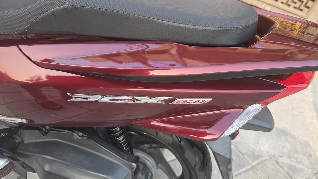 السلام عليكم PCX جيل ثاني 🇯🇵 ياباني
‏​⚙️ المحرك: 150CC
‏​🎨 اللون: ماروني مميز ❄️.  
‏ماشية 18الف وبل يابان ماشية 14الف 
‏سويجات العدد 2
‏مواصفات
‏كامرات اجت بيهة من 🇯🇵اليابان✅
‏تدفئة بل يدات ✅
‏حساس ازدحام ✅
‏حساس استان ✅
‏الدراجة ورقة المزاد مالتهة وصور اليابان وتقريرهة  مالتهة موجود    
‏🛠️ الدراجة: مكفولة    
‏​​📍 الـمـكـان: بـغـداد :الشعب 
‏📱 لـلـتـواصـل والإسـتـفـسـار: (‪***********‬) 
‏

نص مكتوب في الصور:
- HONDA PCX150 Inspected Sold Starting price 0 ¥ 0 ¥ Final price 196 000 ¥ 112 000 ¥ Cost calculation Price in yen 112 000 ¥ Finish price in yen 000 000 ¥ Calculate Overall rating 4 Year of registration 2016 Mileage 14 567 km Mileage history 0 km Displacement 150 cc