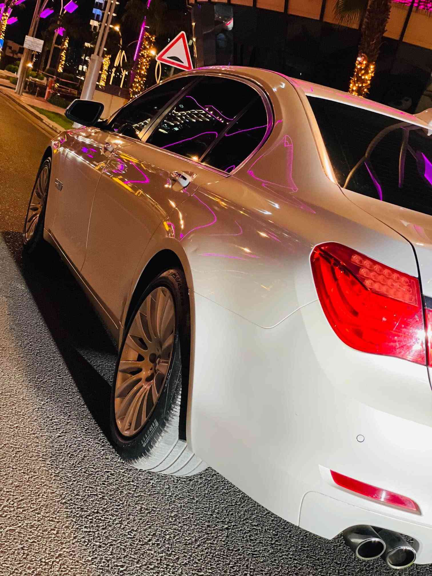BMW 730 LI
فوول مواسةفات بسمة شاشة كاميرا حساس كوشن خزن كوشن كارةباي كوشن سارد و گةرم  سلايت قةپات مواسةفات 
سةيارةكة بةس نيو چاملخي پيشي بوياخة 
بو زانياري زياتر پةيوةندي بكة *********** أربيل, العراق
