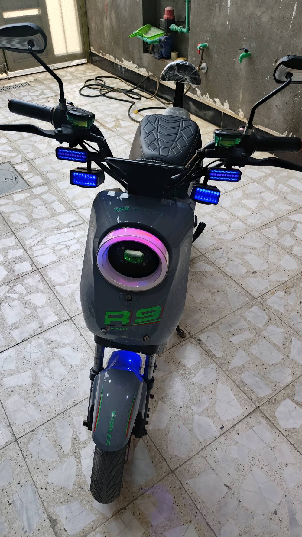 R9 • موديل ٢٠٢٦ • ٦ بطاريات ٣٢ أمبير