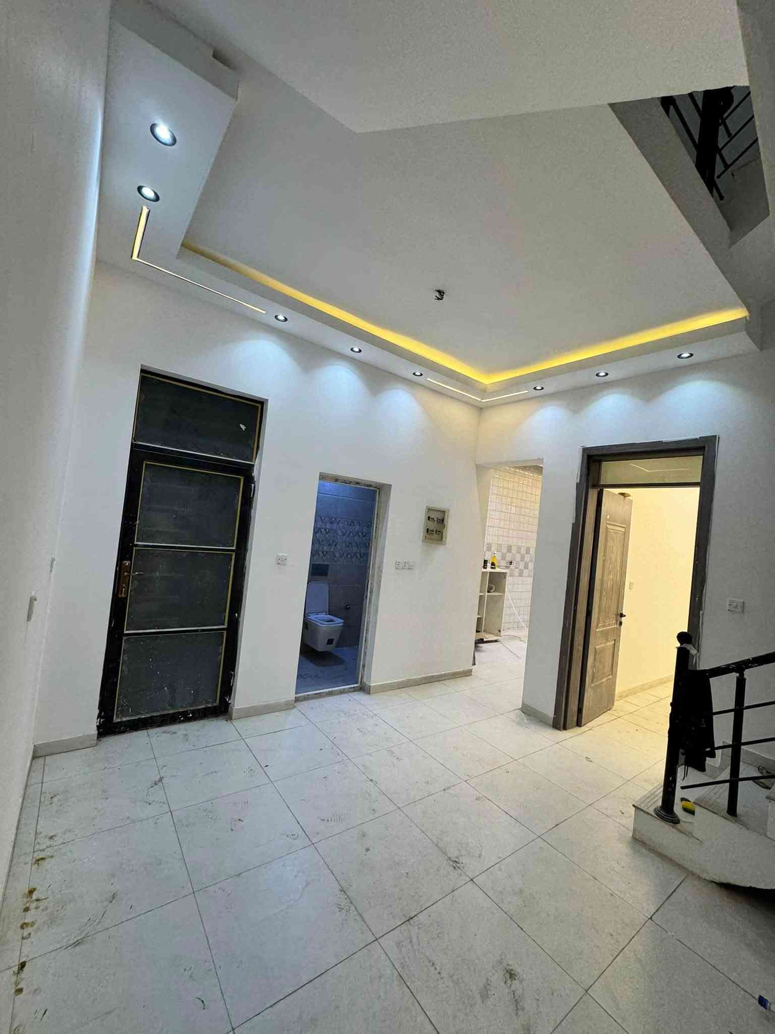 عقار للبيع في الدورة حي دجلة السكني زراعي
مساحة ١٠٠ الواجة ٦.٢٥ نزال ١٦  سنة بناء ٢٠٢٦ موقعه جدا مميز بشارع ٩ بل بداية شارع مميز من ناحيه كهرباء ومي مجاري 

يحتوي طابق الارضي صاله ومطبخ وهول و غرفه نوم ومنور وخدمات صحيه تعليك ودفن و الطابق الثاني ع ٢ غرف نوم وخدمات صحية ملاحظة غرف مال نوم جدا واسعه ع عرض الواجة كلهن بيت 🏠 الاستفسار تواصل. *********** 

سعرر جدا مناسب
