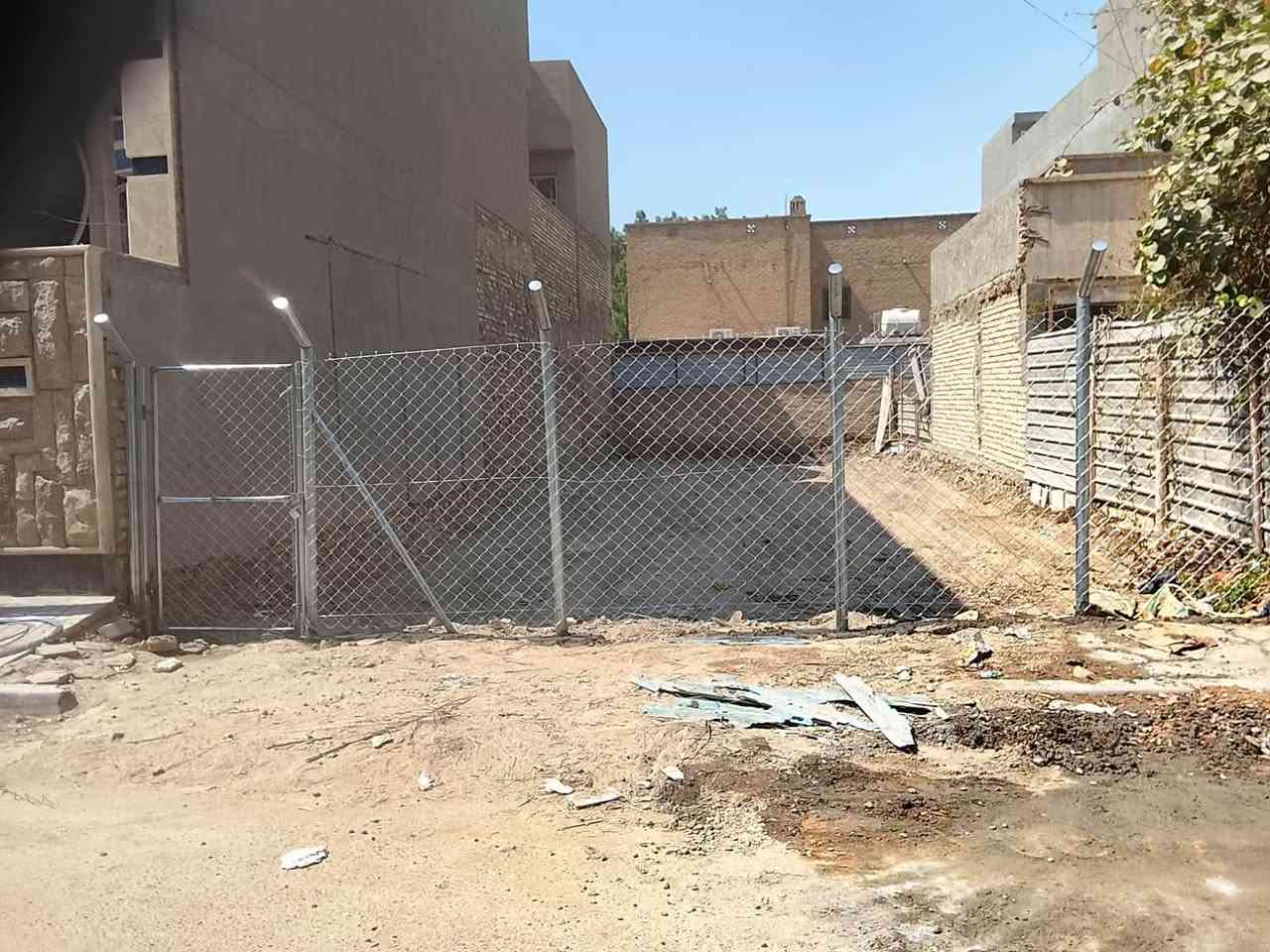 قطعة ارض للبيع طابو صرف
سند منفصل مع اجازة بناء
المساحة في السند 198متر
المساحة على الواقع 200 متر
الواجهة 8.25 م
النزال 24 م

العنوان/ بغداد -الحرية - دور المعلمين مقابل شارع الصحة

السعر/  مليونين ونصف للمتر 
صاحب الارض مباشر بدون دلالية 
وغير مشمولة في المنصة

للاستفسار/ ***********
