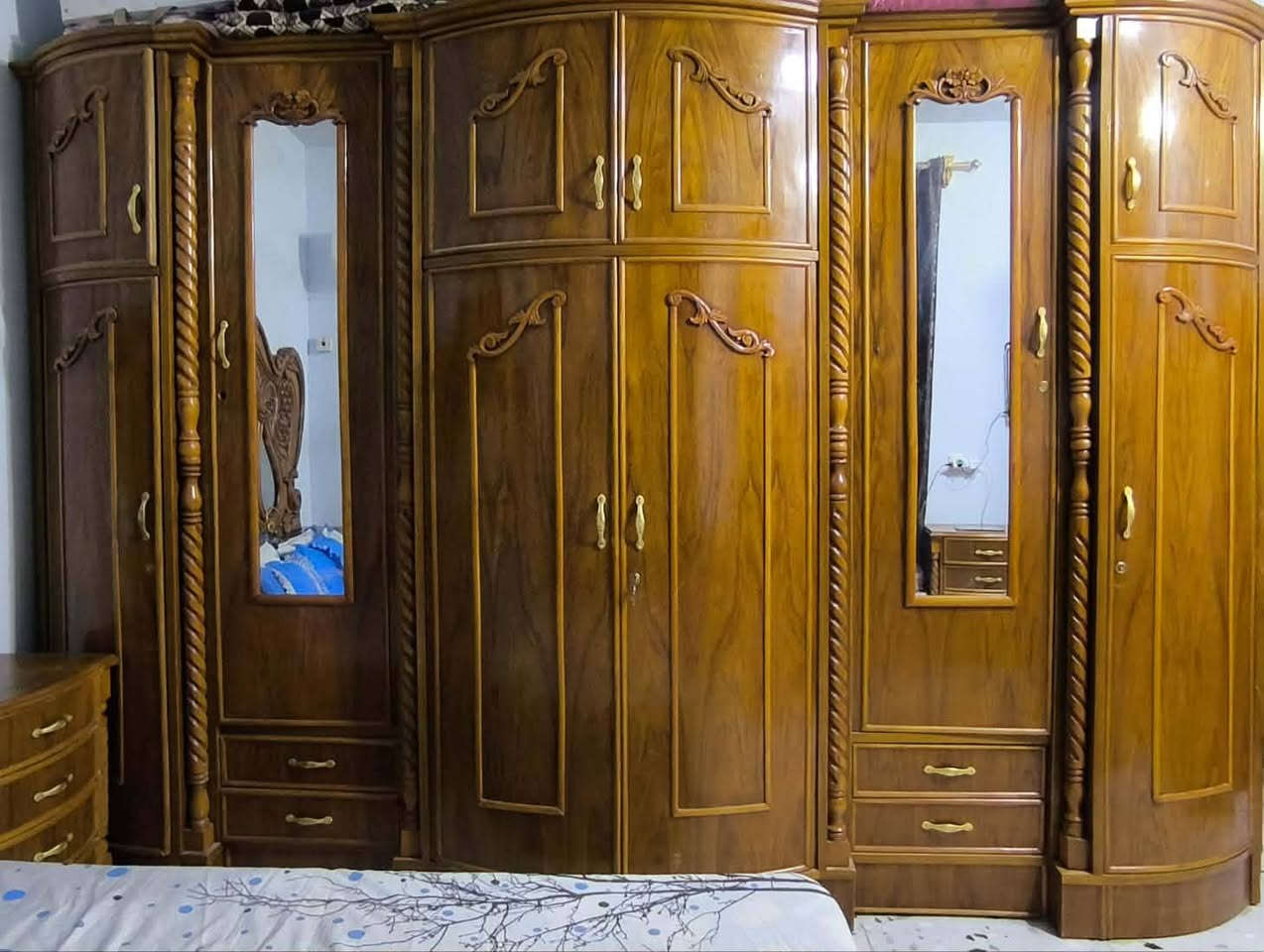 سلام عليكم عندي غرفه صاج تسكام شغل ولا غلطه اخت جديده ماذيهه 3 مليون  ولولد محتاج فلوس رايدهه 1700 واني ابخدمت شراي مكاني الصويرة [ *********** ]  [ *********** ]
