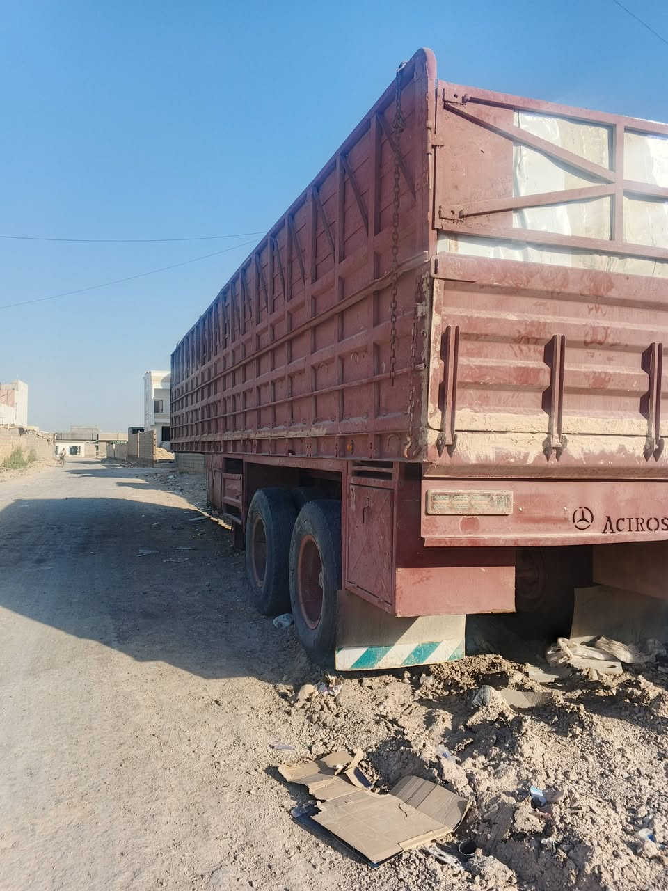 البيع عربانه طول ١٢ متر شاصي ألماني مجموعه براد 16 دناكير 16 بدون تاير أو ويل المكان الرمادي 5كيلو الاستفسار على الرقم ***********
