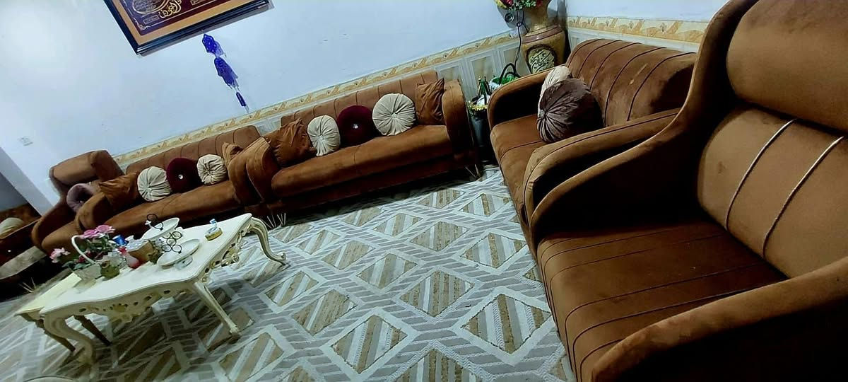 تخم تركي ١٠ مقاعد جديد  العنوان ديوانيه شارع الخصيمه سايدين مقابل زها مول جهة قصابية السجاد داخل الفرع بالضبط رقم ***********
