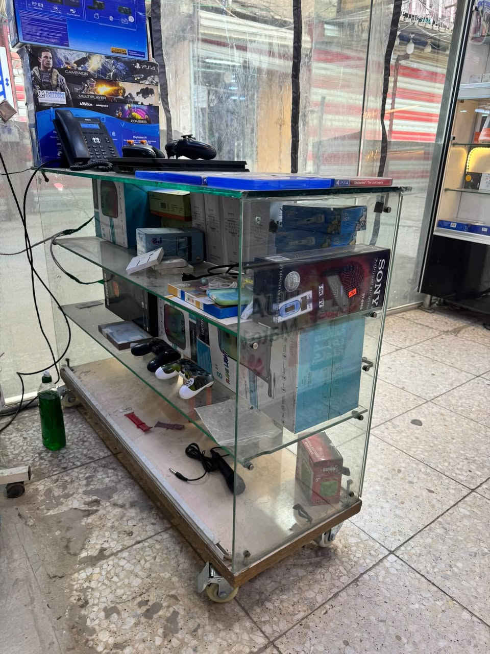 فاترينه • بحالة جيدة • الشعب سوق شلال