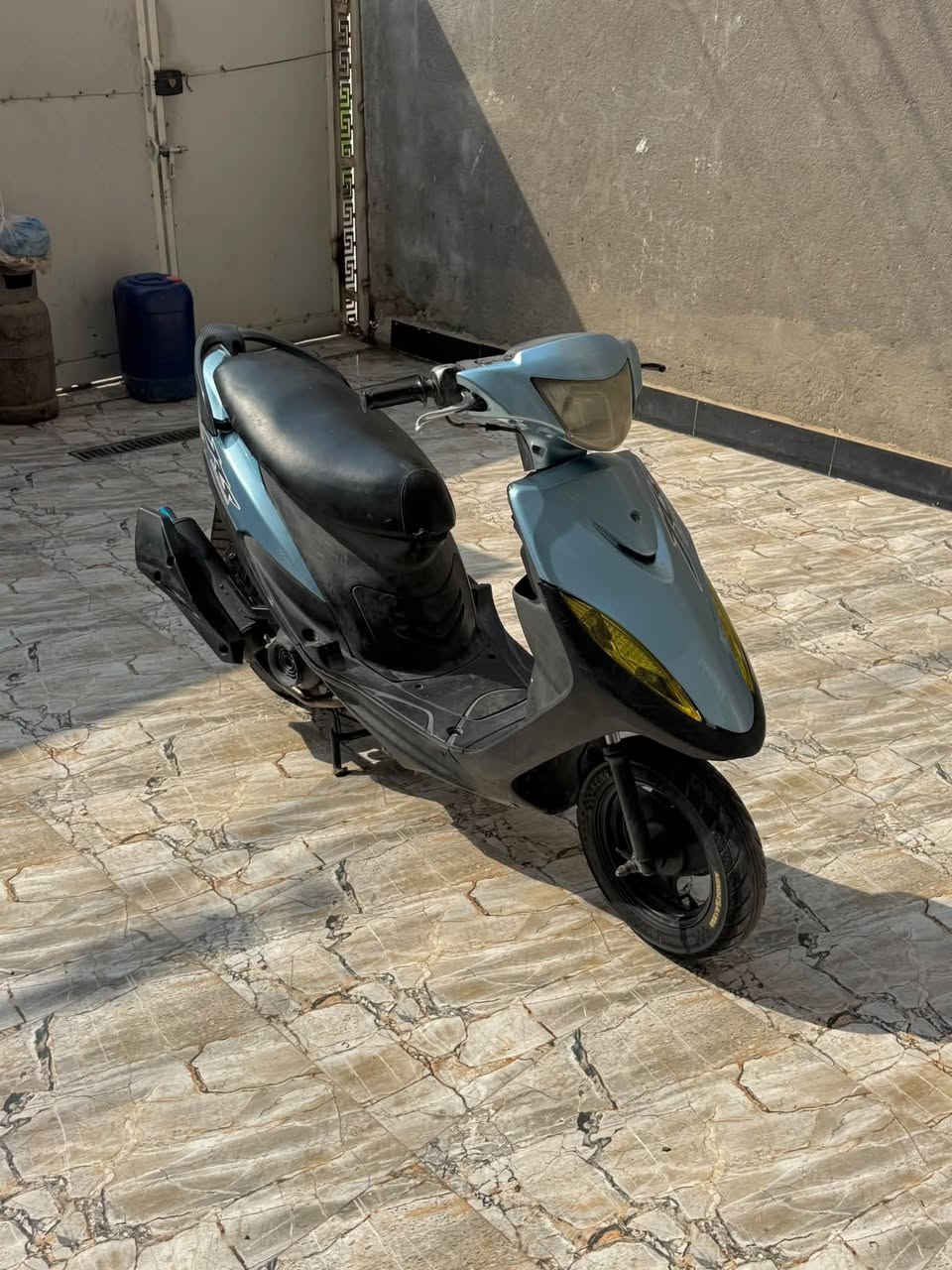 ماكس عدلة • ٥٠ • نصبه