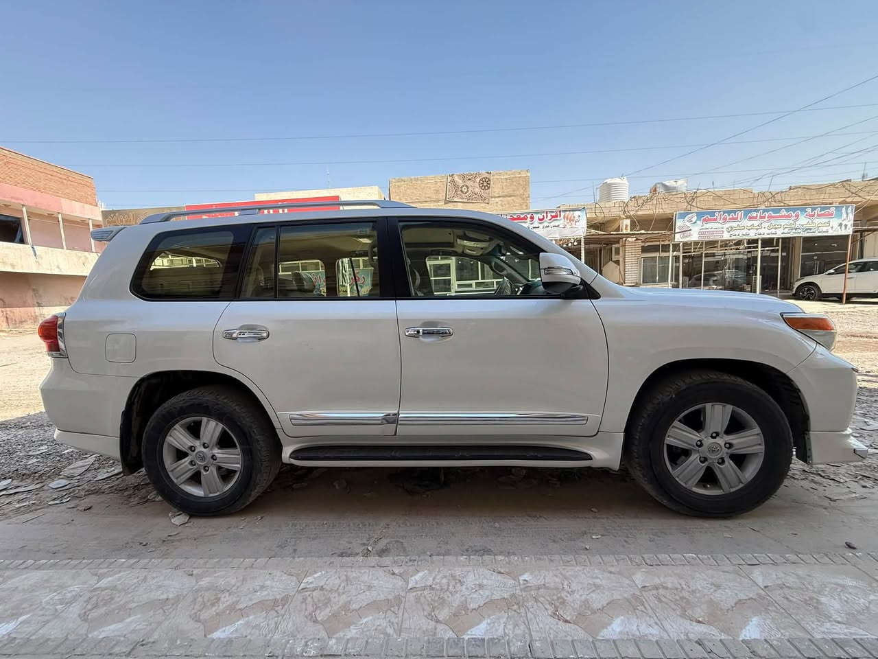 ‏Toyota Land Cruiser 2013 (GXR)
اللون: أبيض

 الفئة والمواصفات: GXR
السعر :320$

 كشنات جلد

 إضاءة زنون

 الحالة والضرر:

 باب خلف السائق مبدل

 وجود 6 رصعات في القمارة

نص منشور للبيع (جاهز للنسخ):

🚗 تويوتا لاندكروزر 2013 GXR للبيع 🚗

 اللون: أبيض

 المواصفات:

 داخلية جلد

 إضاءة زنون

 مواصفات GXR المعروفة

 الحالة العامة والضرر:

 باب خلف السائق (مبدل)

 القمارة تحتوي على 6 رصعات

لمكان: سامراء

📞 للتواصل والاستفسار: ***********
