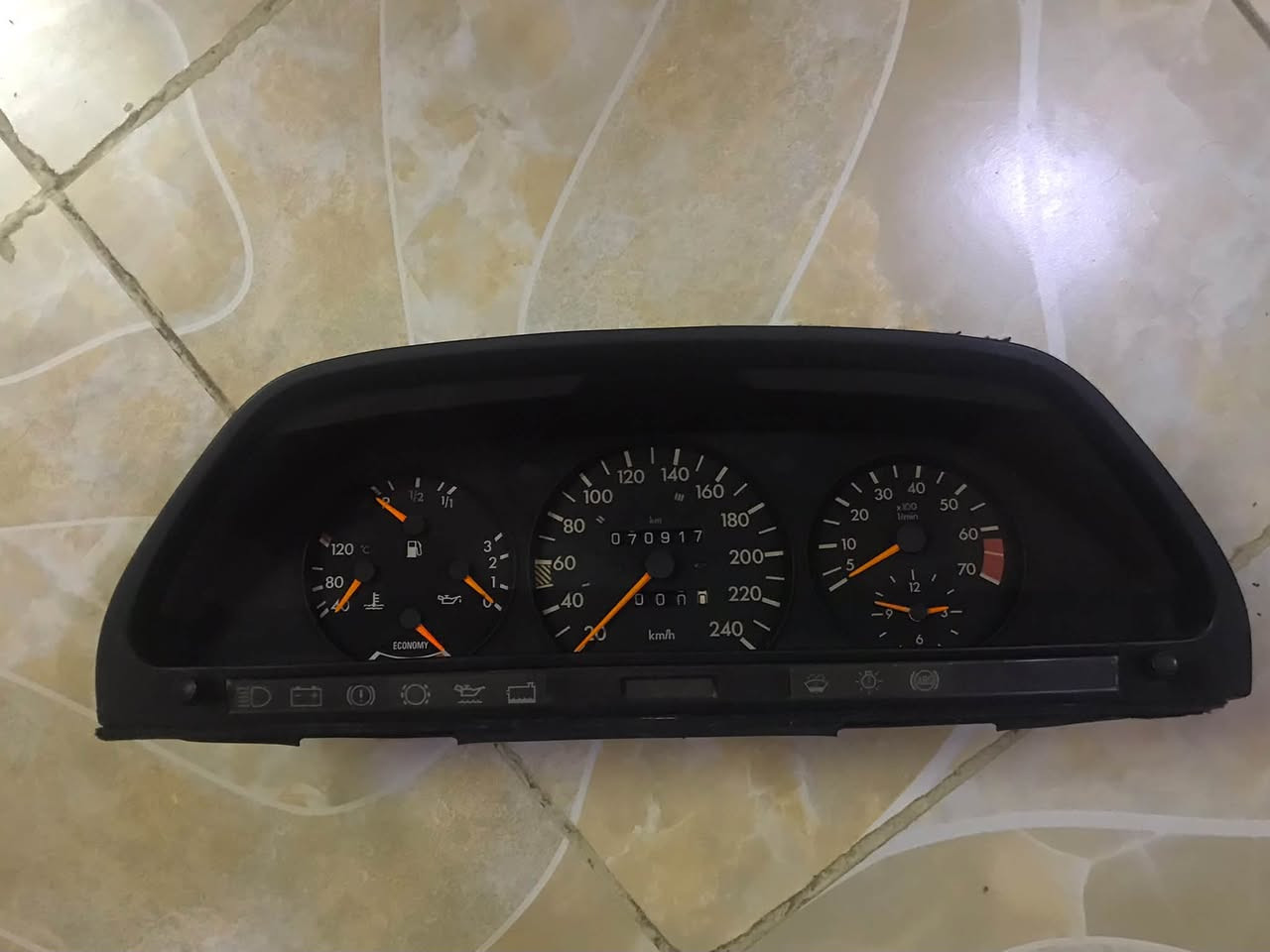 للبيع ساعات Mercedes benz
W126/300SE
W124/320E
جدد وارد 
عنوان بغداد 
***********
