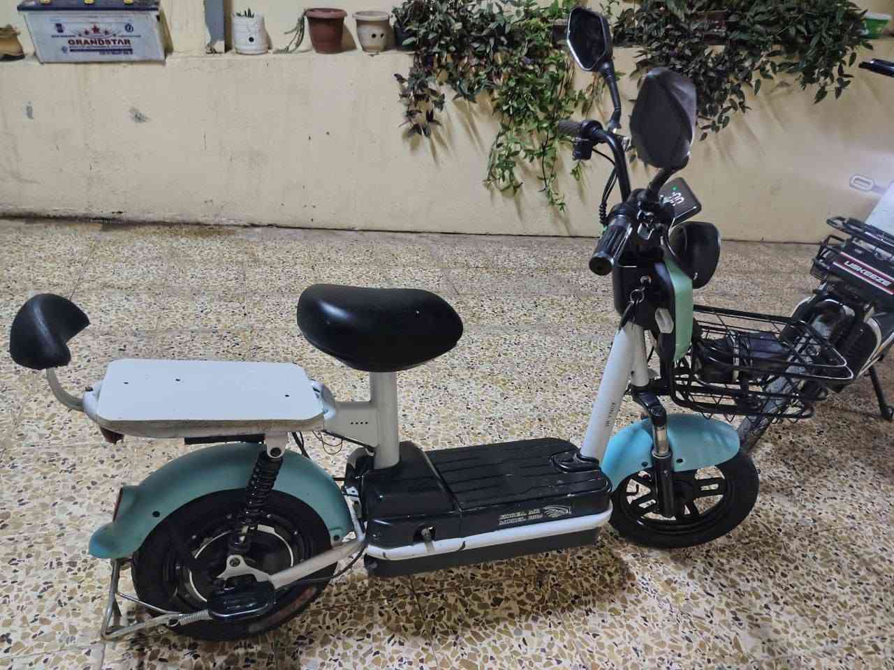 *ماطورات شحن مستعملة للبيع 🛵⚡️

متوفر ماطورين شحن مستعملات نظاف على وضع الشركة، شغل وفحص شرط 💯

*🔹 الماطور الأول - الأبيض*
اللون : أبيض 
عدد البطاريات : 6 بطاريات 
الحالة : مستعمل - ملف أصلي بلادي ممبدل نهائياً
المواصفات : - سلة أمامية - كرسي خلفي - نظافة جيدة جداً
السعر : 350 ألف وبيه مجال للشراي

*🔹 الماطور الثاني - الأزرق الفاتح*
اللون : أزرق فاتح
عدد البطاريات : 4 بطاريات
الحالة : مستعمل - ملف أصلي بلادي ممبدل نهائياً
المواصفات : ماطور ناعم واقتصادي - خفيف ومرتب - مال طلعة
السعر : 250 ألف وبيه مجال للشراي

*ملاحظة : الماطورين ثنينهم بيهم مجال

المكان : الموصل
للاستفسار والاتصال : ***********
