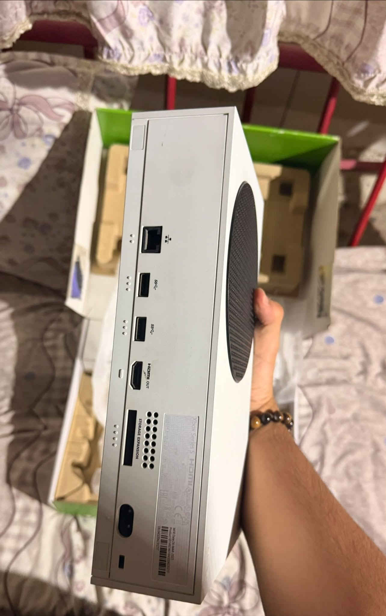 السلام عليكم
Xbox series s 
اصدار 2023
جهاز نظيف جدا و ما مستعمل 
نقص فقط جوستك  الجهاز نظافه ١٠٠٪؜

 مستعمل شهر واحدا فقط ومتروك‼️
السعر ٣٥٠ وبي مجال حك الجيه 
العنوان بغداد البياع 
الرقم ***********
