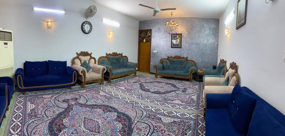 🔥🏡 دار للبيع | الحلة 🔥
📍 شارع 60 – حي الكفاءات
📌 خلف مستشفى بابل الأهلي 

📐 المساحة: 300 متر

🏠 طابقين | 7 غرف نوم

🔻 الأرضي:
🛏️ غرفتين | 🛋️ استقبال وهول
🍳 مطبخ حار + بارد
🚿 مجمع صحيات + صحيات خارجية

🔺 العلوي:
🛏️ 5 غرف نوم
🏠 هول | 🚿 مجمع صحيات

✨ مساحة واسعة
✨ موقع مميز
✨ مناسب للعوائل الكبيرة

📸 التفاصيل كاملة بالصور

📞 للسعر والاستفسار:  ‭***********‬
