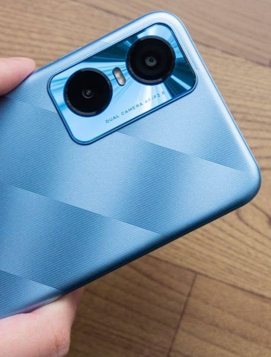 جهاز جديد نظيف فول شاشة سريع جدا وسهل الاستخدام البطاريه يدوم طوال اليوم نوعية TECNO POP 6 Pro 
ذاكرة 32 و4 كيكا مع الشاحنه كامل للبيع بالكارتون للشراي 
فقط اتصل ***********
