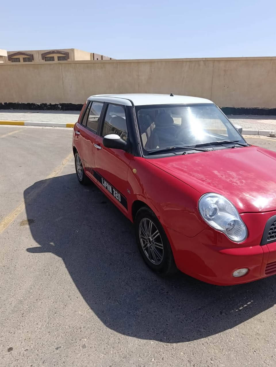 السلام عليكم. . للبيع فقط

جيلي ليفان   مديل 2013.  بسعر 36 وبيها مجال 

محرك 1600

كير عادي.  // تبريد شغال   وثلج 

صدر امامي خلفي جديد  تخم تاير جديد  بور مشط كله جديد  (محرك /كير /صدر /تخم تاير/. كهربيات /. كله بشرط

كهربيات / كلها شغال 

جام كهرباء شغال شاشه ايباد.  كامره 

السياره مصبوغه فقط دعامياته 

قماره بدون صبغ بلادي ابيض 

رقم /بابل تحويل مباشر  

مكان السياره كربلاء

‭***********‬
