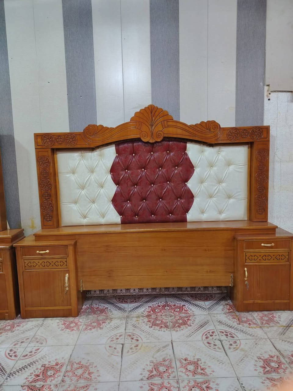 سلام عليكم غرفه ام سته طابقين تزكام توب داخل وخارج صاج خمسه ملم ظهر جرجوبه شد برغي زاويه طابقين بارتفاع الكنتور توج مسرح حديث غرفه جديد كلش سعر خاص العنوان ميسان حي العامل قرب صيدليه ومجمع الشاكرين رقم الهاتف ***********بي واتساب عمارة, ميسان
