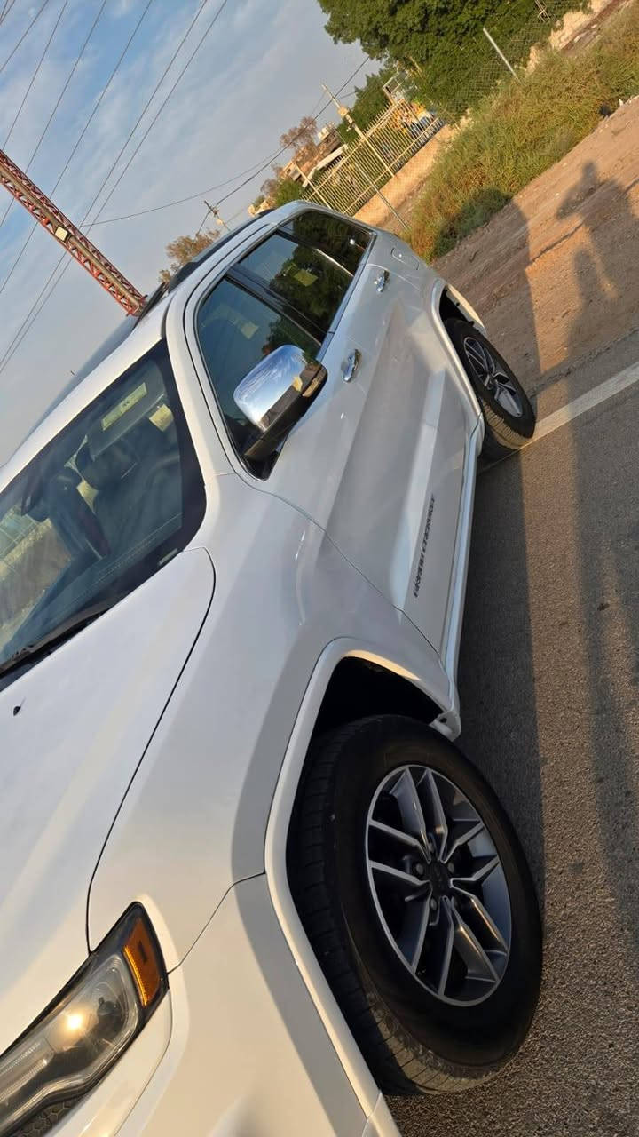 للبيع جيب كراند شيروكي اوفر لاند موديل 2014 فول مواصفات 1/1 
السعر 162 ورقه وبيه مجال 
محرك 3600 / 6 سلندر المرغوب بانزين عادي
شاشه ودشبول  كبيره srt
كراسي اماميه كهرباء 
كشنات جلد بلادي
تبريد قطعتين
فور ويل
تدفئه تبريد كشنات امامي
تدفئه كشنات خلفي
تدفئة ستيرن 
دخول ذكي ترحيب
بصمة تشغيل وابواب
كامره 
صندوق كهربائي 
شفتات بالستيرن
حساسات خلفية
اشاير بالمري 
مرآة قلاب عند الرجوع للخلف 
فول تحكم ستيرن
تشغيل عن بعد
خزن ميمري للمقاعد الاماميه 
منظومة لايتات زنون
4 انظمه قيادة ماوس
ماشيه 128 ميل 
سقف بانوراما 
ويل  18 محدثه 
وبعد بيها مواصفات
رقم بغداد بسمي تحويل مباشر 
مكان السياره بغداد الشعب 
رقم الهاتف ‭***********
