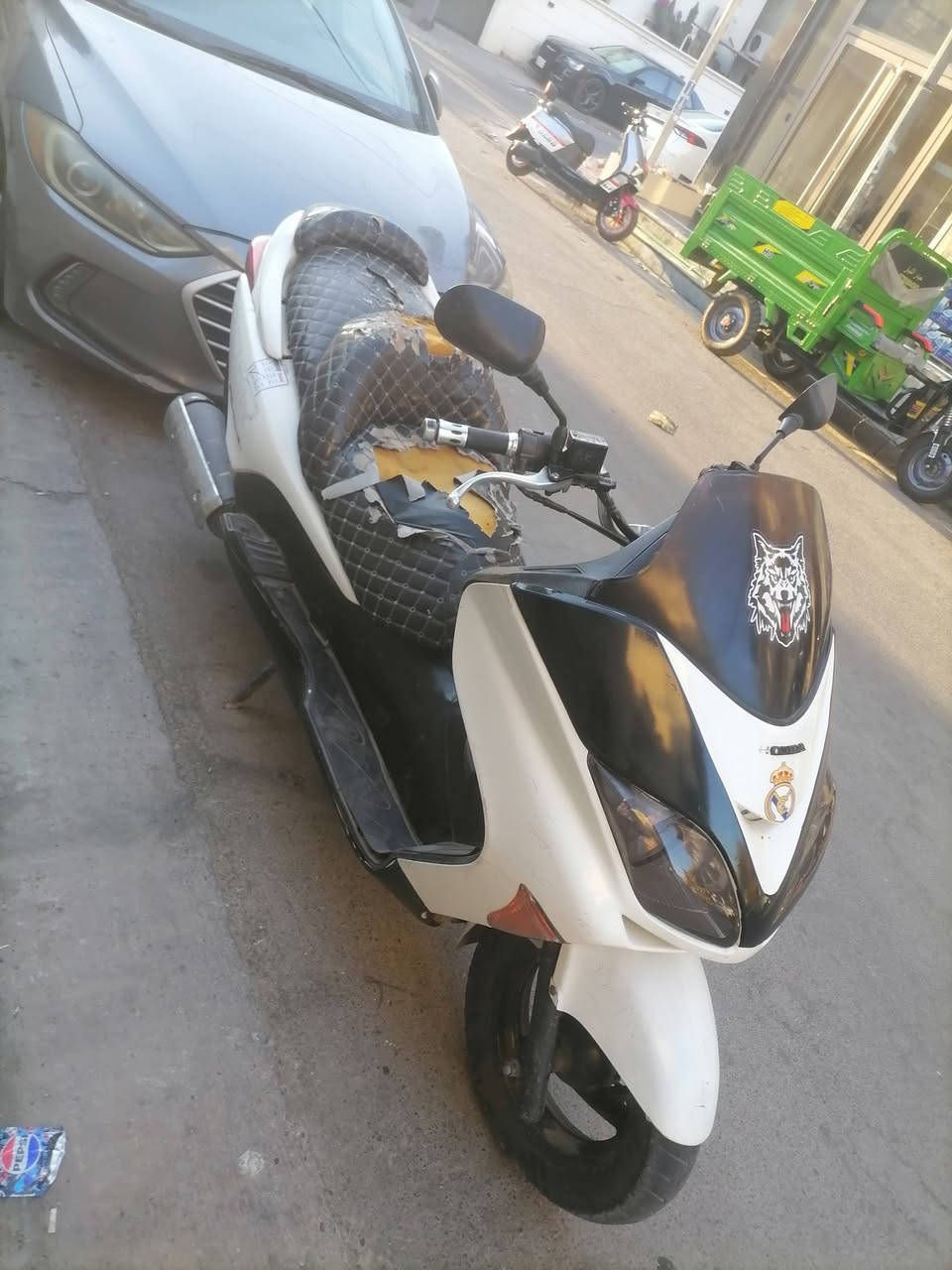 السلام عليكم دراجه فورزه 08دراجه خير من الله الدراجه معروضه للبيع السعر 750 المكان بغداد الاعضميه شارع الضباط قرب جامع العساف الرقم ***********
