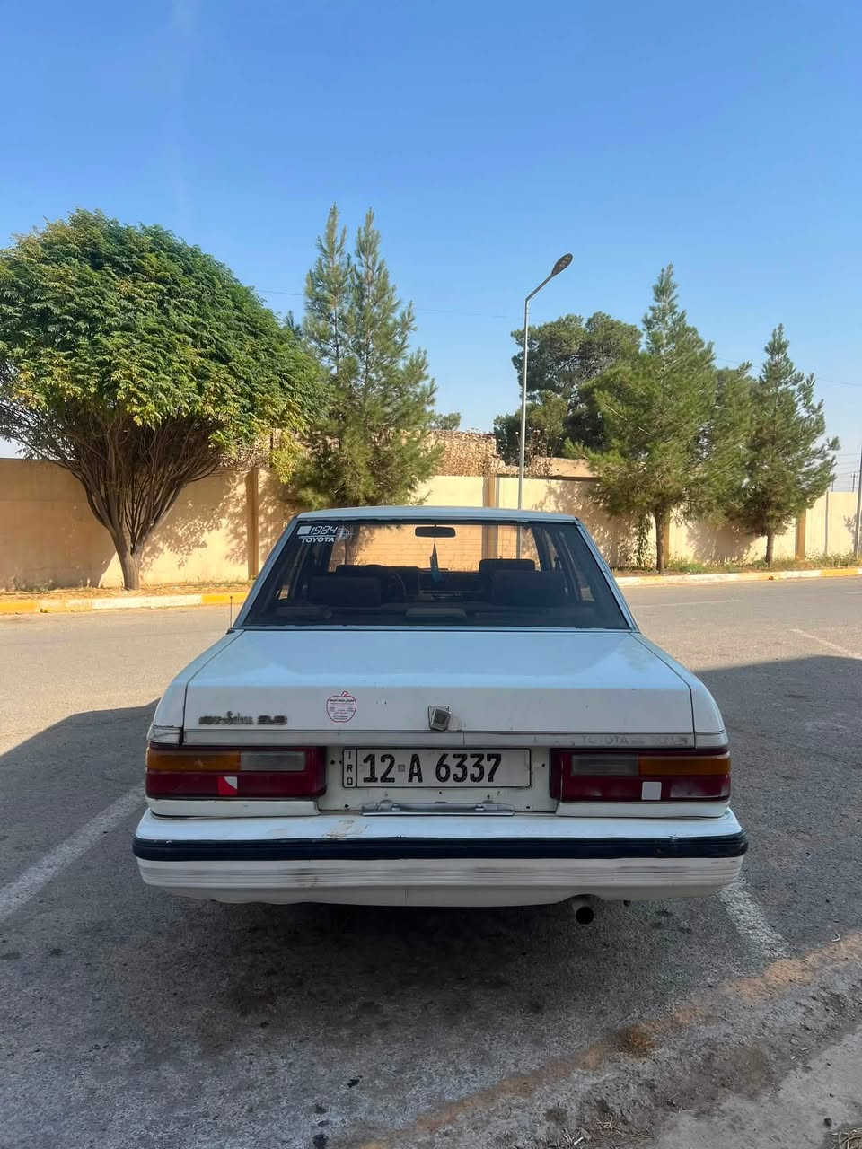 تويوتا سوبر سير (Super Saloon) مديل84 للبيع
سيارة جاهزة للمشتري وشرط من كلشي:
 المديل: 1984.
 الرقم: نينوى إنكليزي (السيارة باسمي وتحويل مباشر).
 الكير والمحرك: شرط مال شركه اصلي ، والكير عادي أصلي بلادي.
 الغماره : صبغ مكانات قليلة جداً، وباقي الغماره ونظافة السيارة مثل ما موضح بالصور.
 المكان: (نينوى / ربيعة / الموصل)

📞 رقم الهاتف ***********
***********
