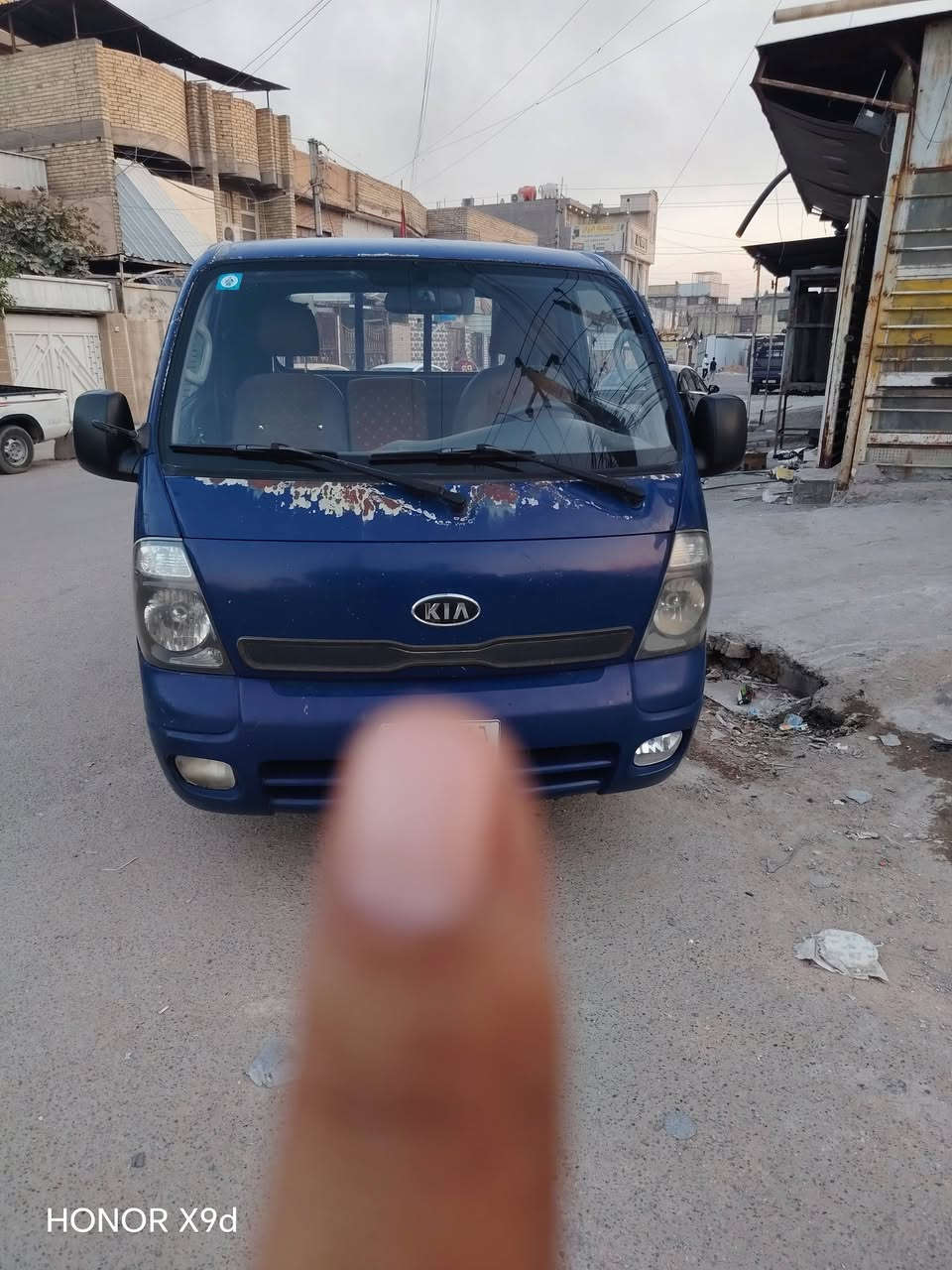 السلام عليكم شباب سياره كيه بنكو 3للبيع السياره جاهزه مكينه 300مشترك كفاله السياره من شاصي قماره بس المكينه تبخير بدون تنقيص ترايه للبصره رقم واصط بسمي تحويل مباشر رقم هاتف 📞***********@2008

