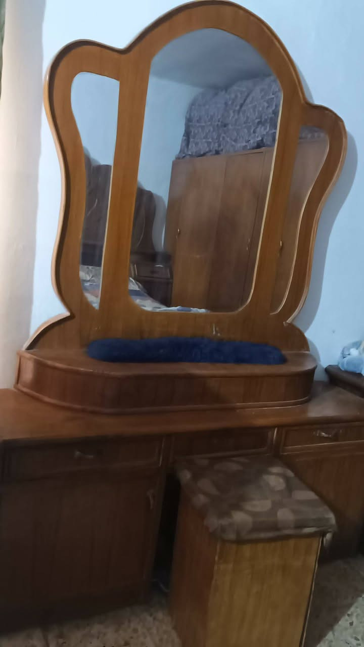 غرفه البيع نظيفه تسكام  مكانه بكرلي موقف دانه السعر 600وبيه مجال قليل
لاستفسار لانتصال بل رقم ***********
