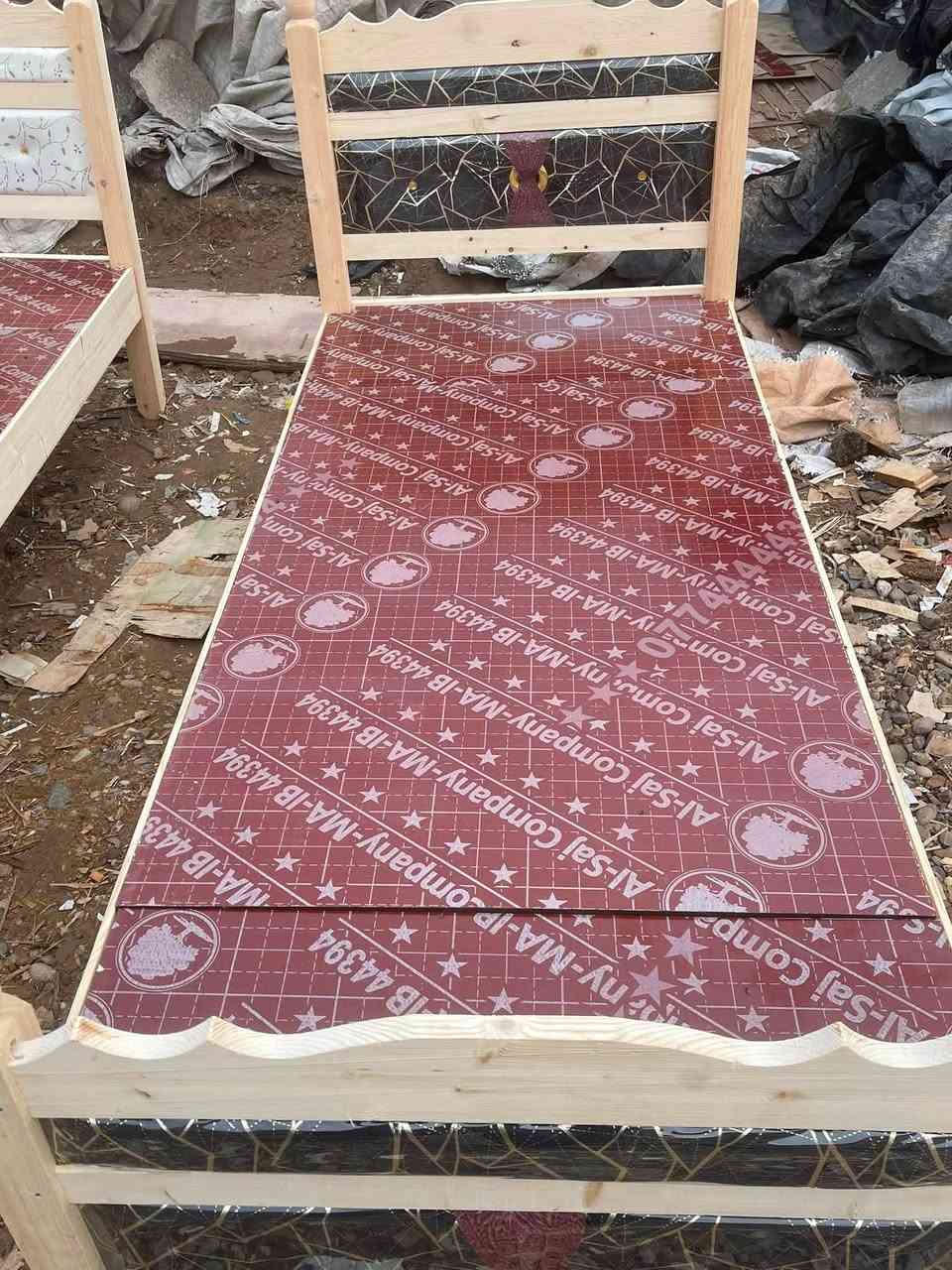 سلام عليكم متوفر جرابي نفر نفرين دواشك وكناتير بلا ثنين بلا ثلاث رقم وتساب ***********
