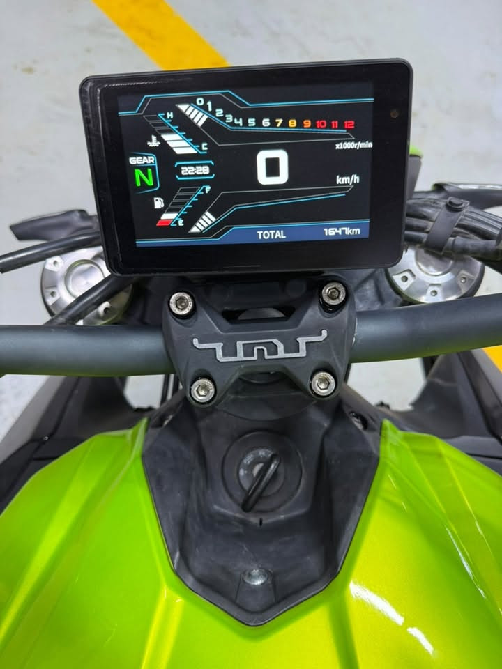 دراجة بطح ستريت فايتر
Benelli 2021 tnt
ايطالي شركة استلام زيرو وحاليا ماشية الف كيلو فقط
كلشي بلادي 
مرقم بغداد وسنوية وتحويل 
حجم المحرك ٦٠٠ ٤ سلندر
سرعتها ٣٦٠ كم 
rpm 12000
كير ٦ نمر كلج رياضي 
تايرات pirelli
بريك abs امامي وخلفي
مانع انزلاق 
دبل رياضي متغير الارتفاع 
اكزوز بلادي مزدوج رياضي 

رايدها ب ٨ مليون وربع وبيها مجال 
بيع فقط اعتذر من المراوس 
***********
