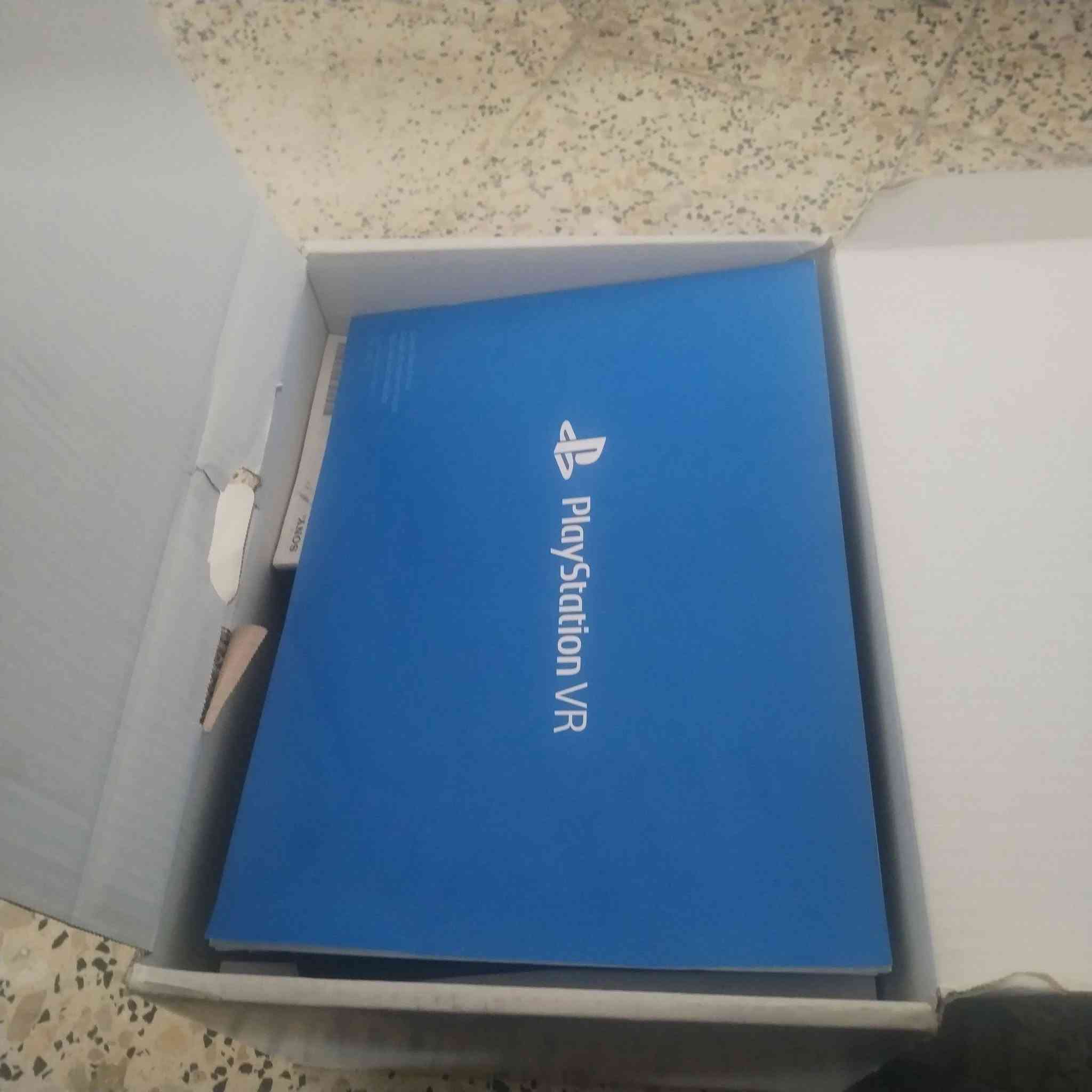 نضارة واقعيه بلي فور ايرون مان كامله مستعمله شهر شبه جديده معه يدات وقرص vr  سعر 125 وبي مجال كلش بسيط مكاني بغداد غزاليه واكو توصيل ***********
