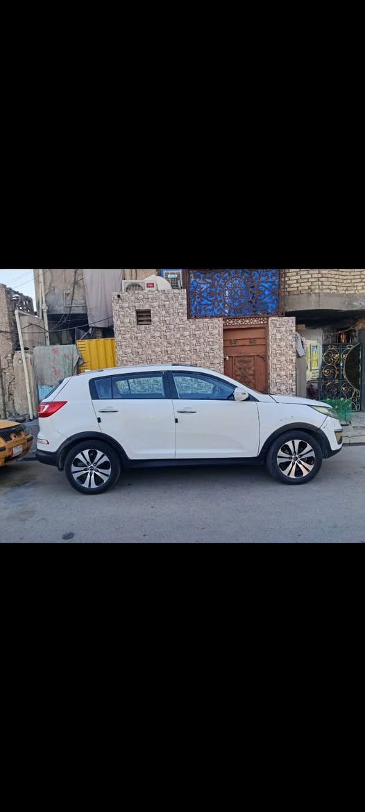 السلام عليكم سبورتج ٢٠١٢ رقم بغداد باسمي السياره مكلوبه ومعمره صدر جديد تايرات جدد دوشمه جديده كهربائيات شغاله التبريد عاطل السعر 83 مكان السياره بغداد ***********
