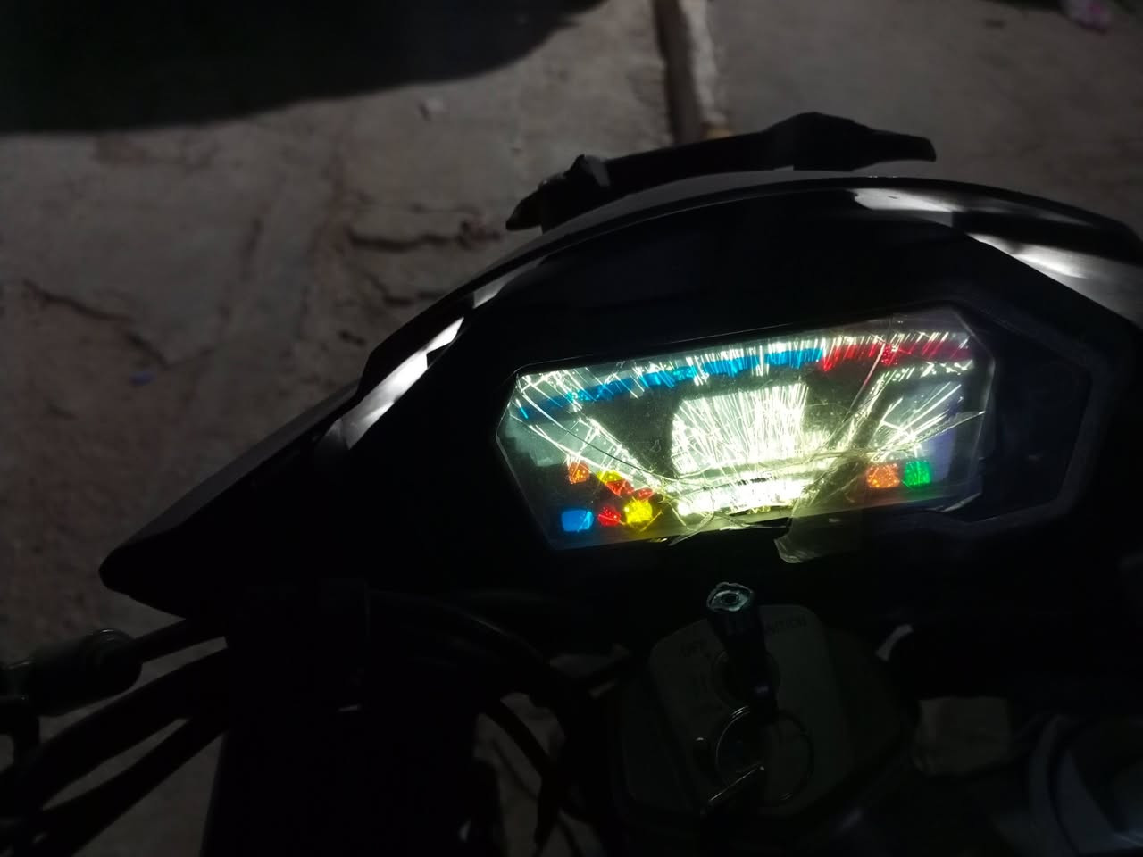 السلام عليكم
دراجة دايون ادفنجر. 300 cc 
رقم اربيل العنوان بغداد البياع 
ماشية 1500 الف 
سويت بيها حادث وكلشي موضح بالصورة السعر 2600 التفاصيل أكثر ع هذا الرقم ***********
