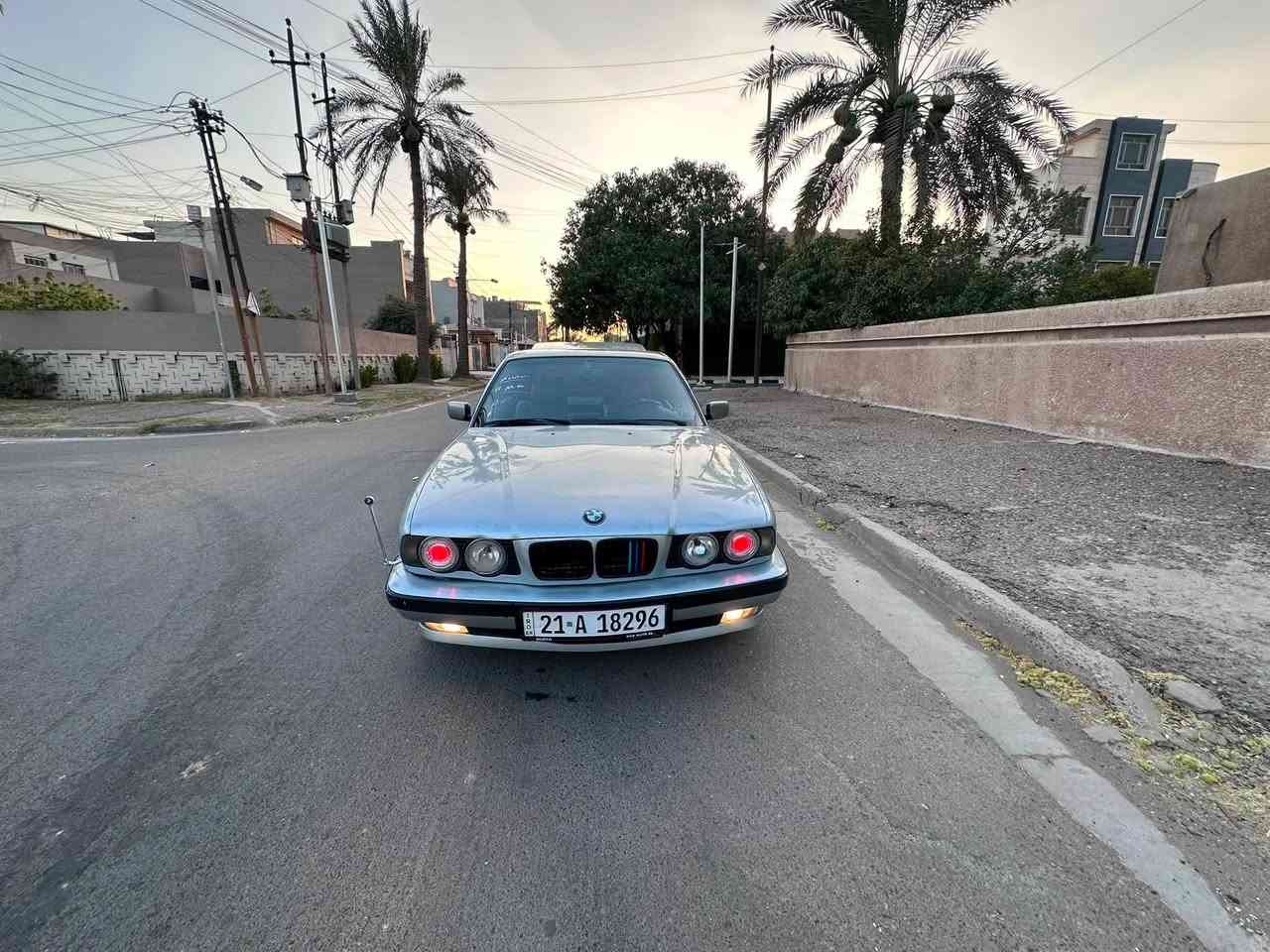 سلام عليكم 
للبيع بي ام دبليو موديل 1994 اصل حجم 525i مسكر فانوس
رقم سليمانيه الدولي سنويه ورقم جديد تحويل شوكت متريد 

كير اوتماتيك بلادي محرك وكير جدد مكفولات من اي شي 

ضفيره من الطول لطول واير جطل ماكو بيها كلها بلادي شركه

صدرين خلفي والصدر المامي جديد تراي كلش حلو وناعمه 

تبريد شغال حماوه ثابته نص منضومت مي كلها جديده مبدل

تخم تاير جديد حجم ١٨ دسكات هاندبريك كلشي بيها شغال 

دبل ارباك دركه ام ويل ام دوس ام مري ام بجم عريض فول 

سياره سلايد روف طكتين بجم عريض دوس مري كله ام بلادي 

داخل جلد رصاصي شاشه سنترلوك ريمونت لايت عدسه زنون 

سياره صبغ جماليه مكفوله من اي ضربه او خياس شرط الفحص

السعر 57 ورقه وبي مجال حق الجيه العنوان بغداد حي الجامعه

*********** للستفسار اتصل ممتواجد ع النت
