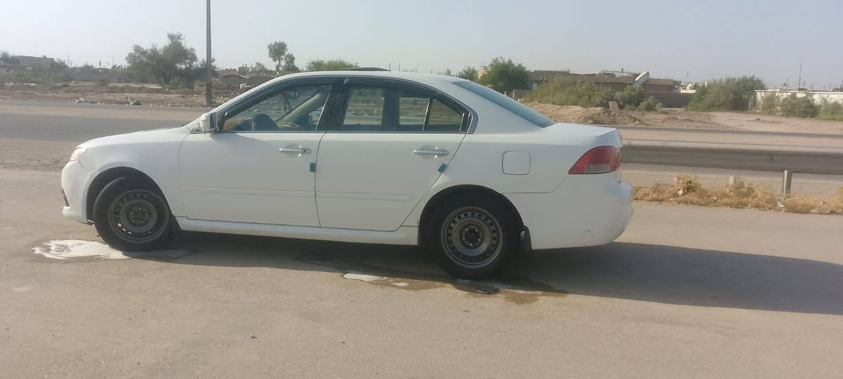 سلام عليكم سياره البيع موديل 9 بيه باب بدل و صبق باب سيارة جديدة تبريد ثلج طخم تاير جديد مكينة وكير مكفولات ومدااور ثاني يوم مكان ناصريه مركز سعر 102مكلف بل نشر ***********
