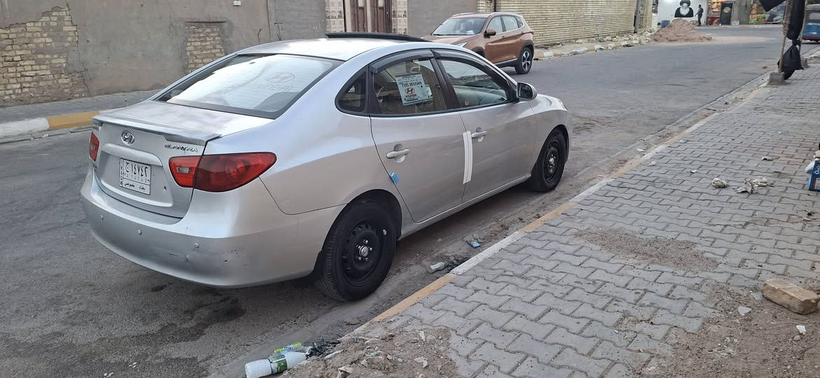 *********** النترا خليجيه ٢٠٠٩ مكينه ٢٠٠٠تخم تاير حداديه جديده تبريد شغال فتحه شغاله سياره مكفوله من الضربه بيه جراد فقط صفحه سايق جاهزه من اي شي سعر ٧٨ مكان سياره واسط
