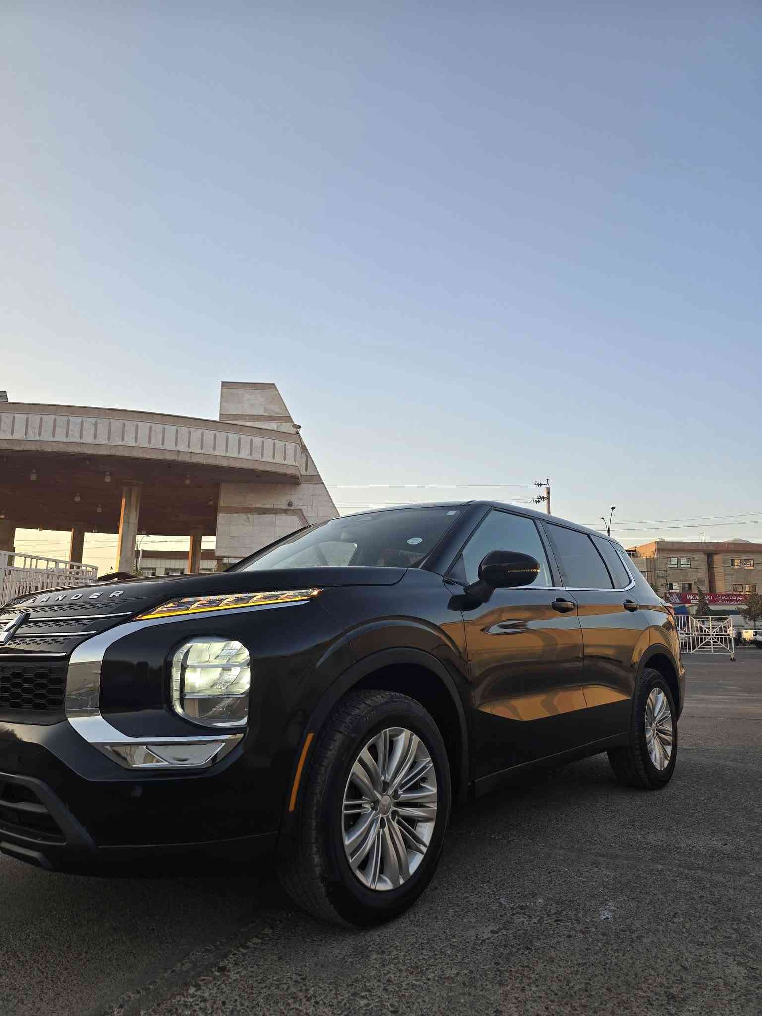 ئــــــوتلاندەر  2024 
دەبل اکصل AWD
رەنگی رەشــی  قەطران
ئەمریکی
7 نەفەری 
موســــفات ES
یەک عەلامەت لەسەر شاشە نیە 
رادار
حساس
کامیرە 
بەسمە
شاشە ئایپاد 
برێک کارەبای
ئوتو هولد
دەعمی زور کەمە تەنها چملاخی لای سایق سبوخ
هەردوو پەرەشوتی سکان و دەشبول تەقیە ئەویش پرشوتی شریکە دایناوە و سیستەم کرایە 
تەنها 31 هەزار مایل رویشتوە 
وێنەی دەعمیش دامناوە
رقم تلفون کورەک واتسئــــاپ ***********
شوێن ـ ئـــــاکرێ
ســــــــــــعر : 180 وەرەقە ومجال 
رقم شاسی 👇👇
JA4J4UA81RZ003772
