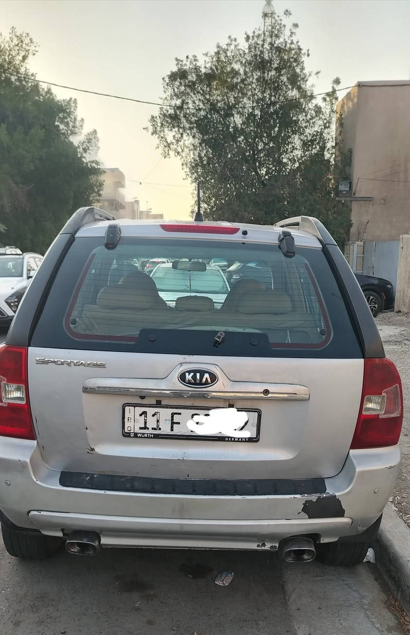 السلام عليكم للبيع سبورتج خليجي موديل 2007 الرقم بغداد انكليزي بسمي السنويه 31 محرك 4 سلندر حجم 2000 وكير وتبريد مكفولات الاتصال *********** العنوان بغداد شارع فلسطين
